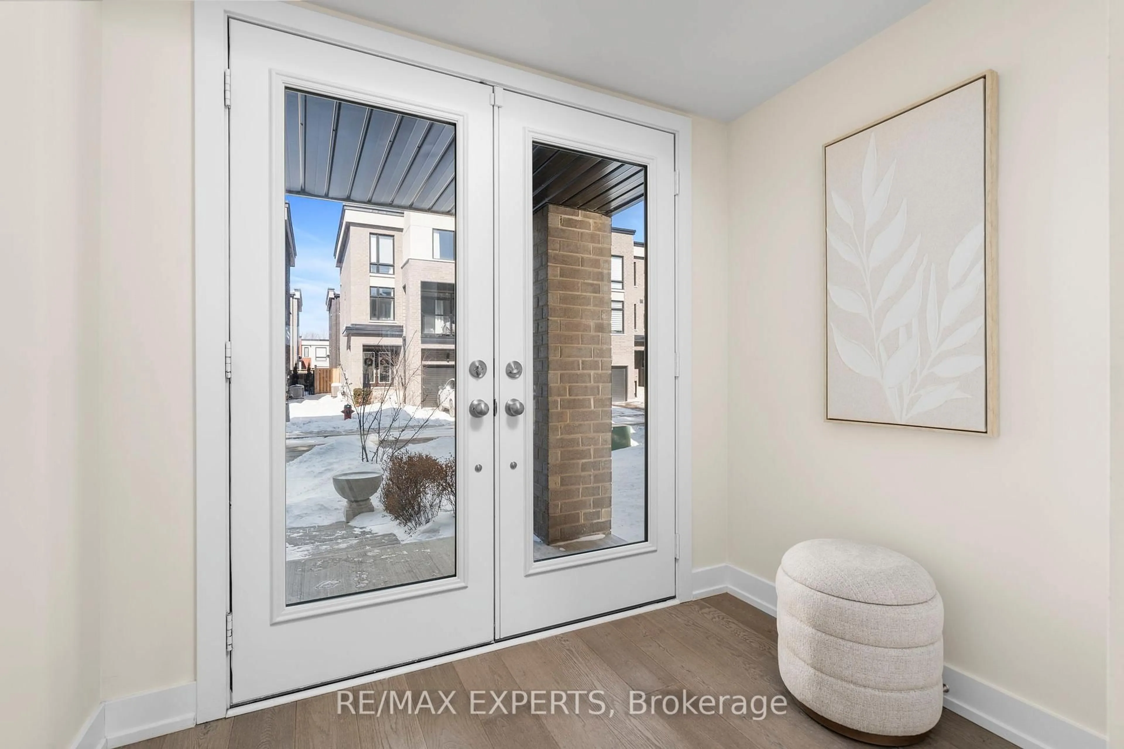 Indoor entryway for 1366 Gull Crossing, Pickering Ontario L1W 0B7