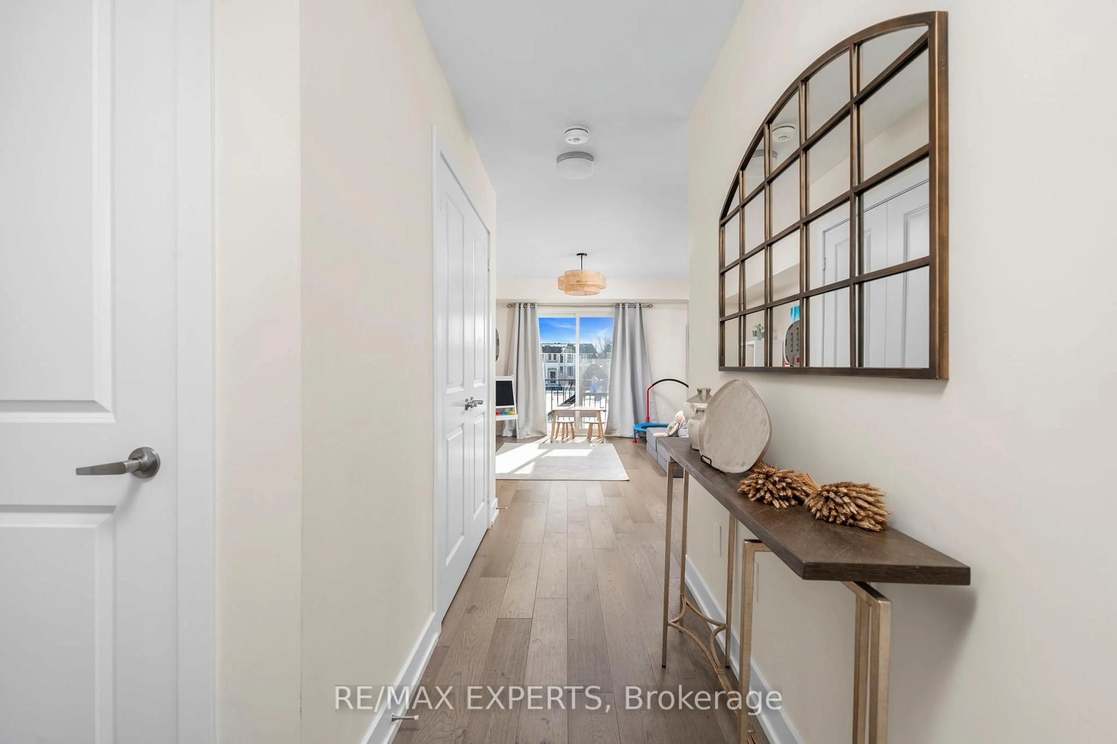 Indoor entryway for 1366 Gull Crossing, Pickering Ontario L1W 0B7