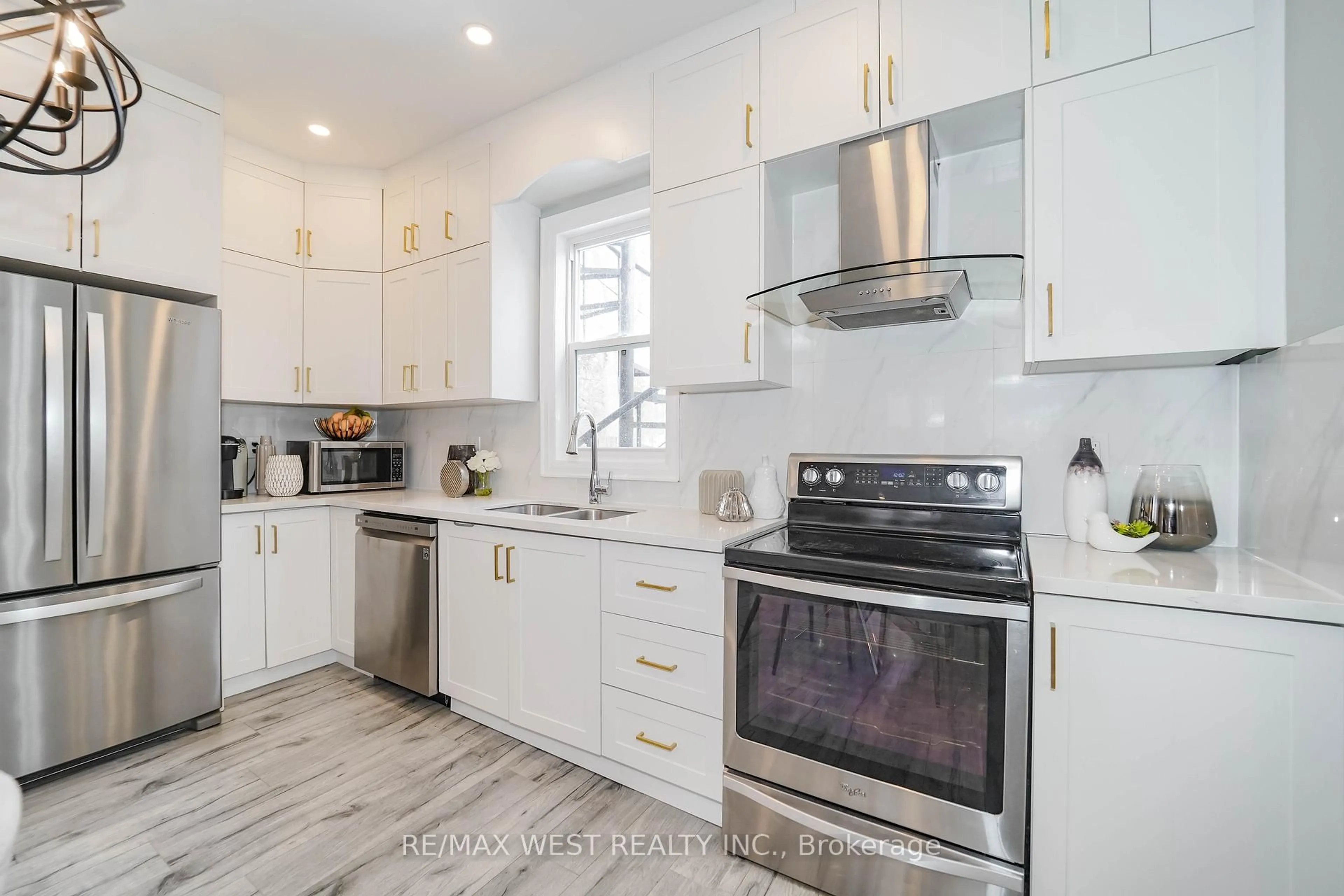 Open concept kitchen, unknown for 235 Dearborn Ave, Oshawa Ontario L1G 4Z3