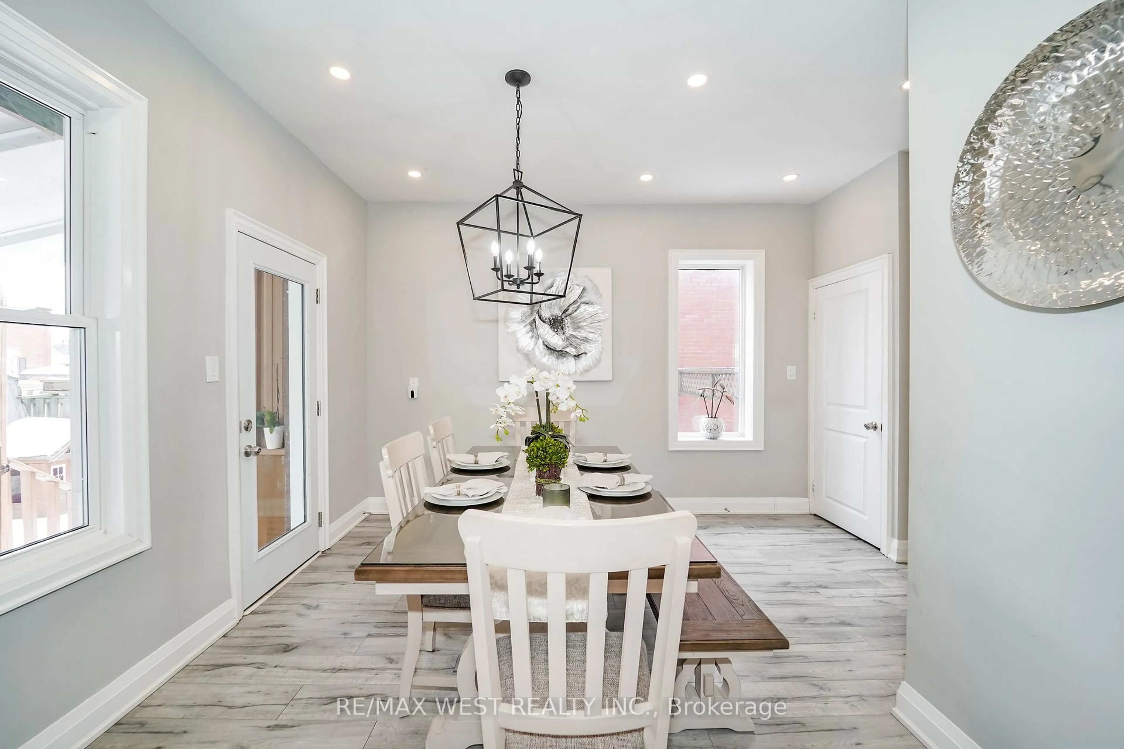 Dining room, ceramic/tile floor for 235 Dearborn Ave, Oshawa Ontario L1G 4Z3