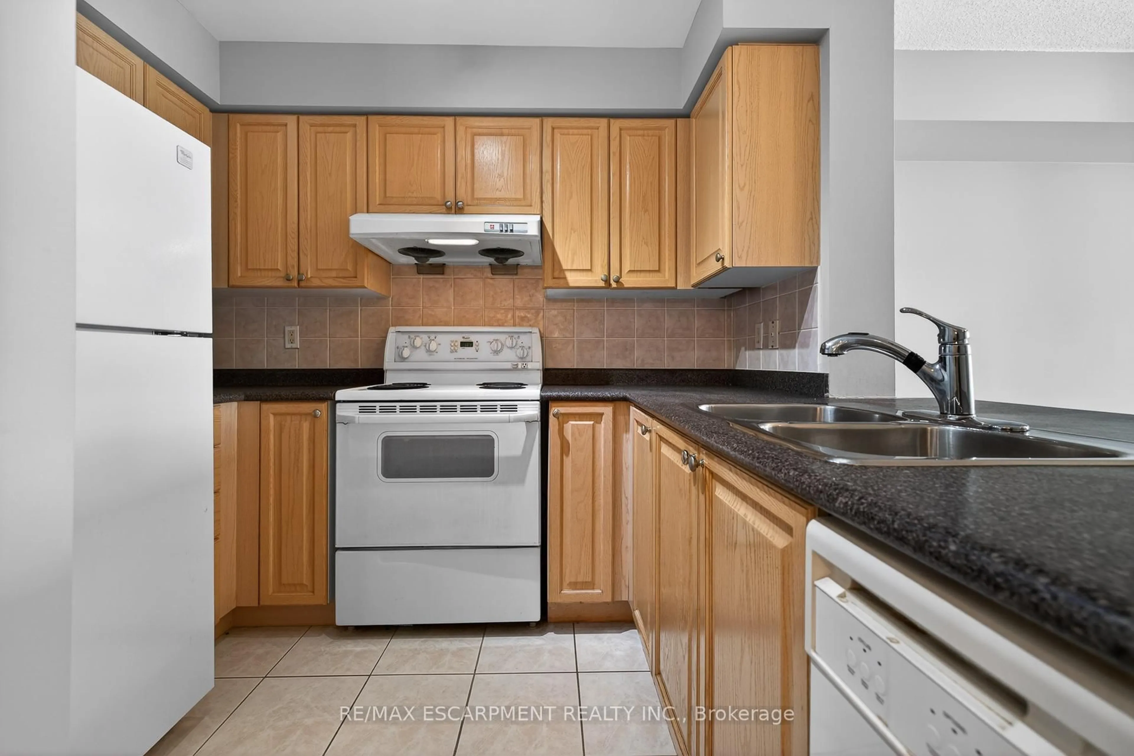Standard kitchen, unknown for 61 Town Centre Crt #2301, Toronto Ontario M1P 5C5