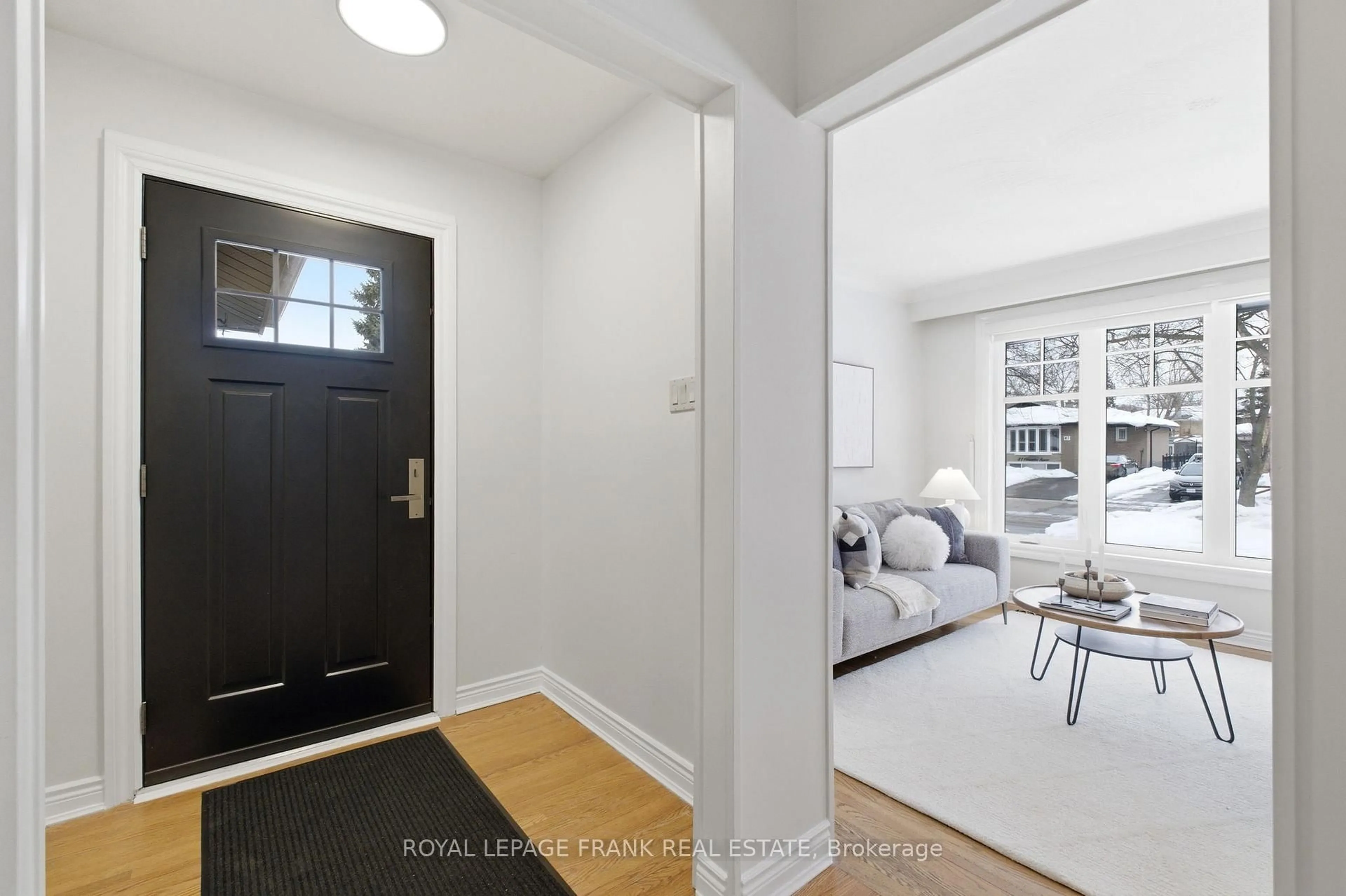 Indoor entryway for 86 Clementine Sq, Toronto Ontario M1G 2V7