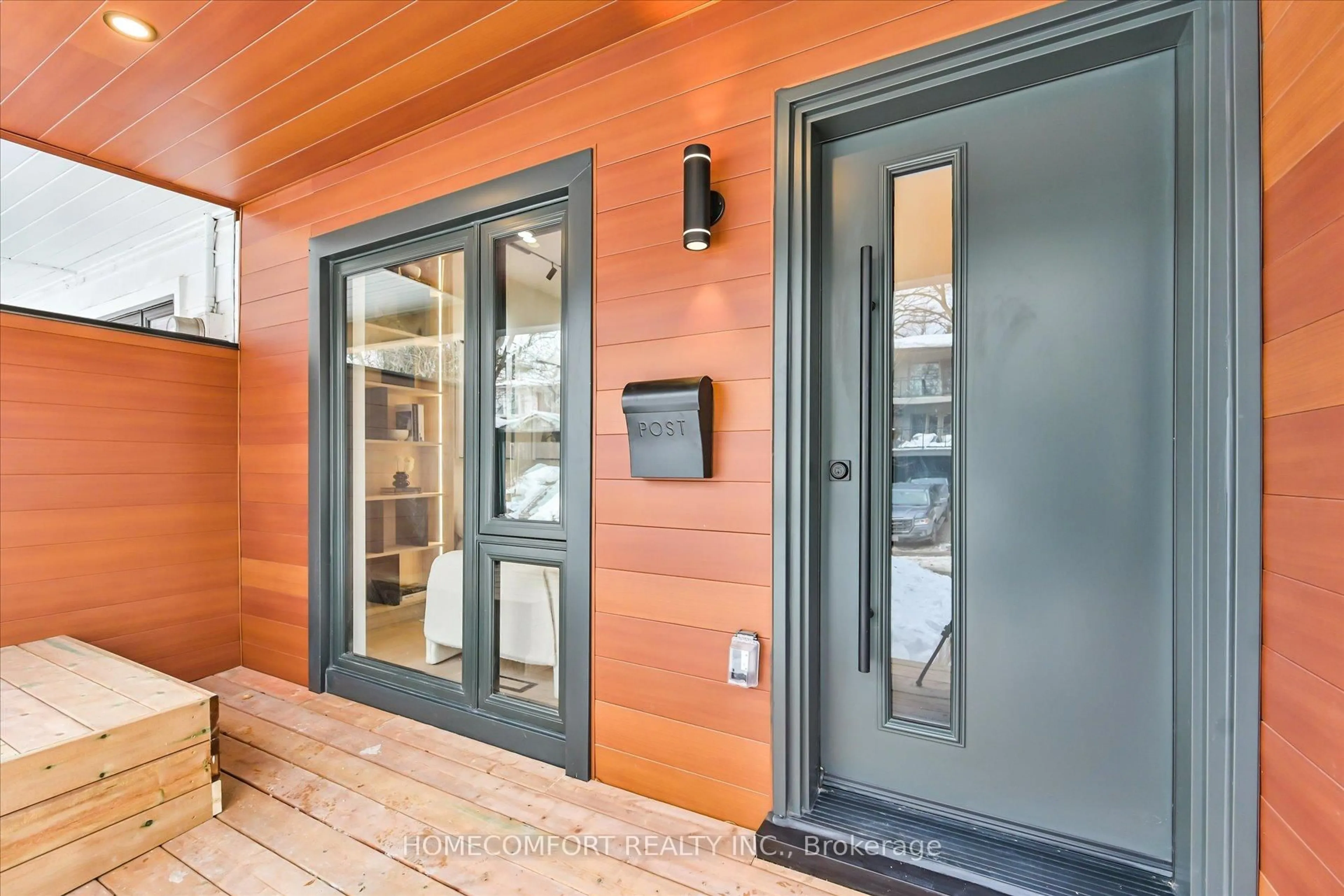 Indoor entryway for 192 Waverley Rd, Toronto Ontario M4L 3T3