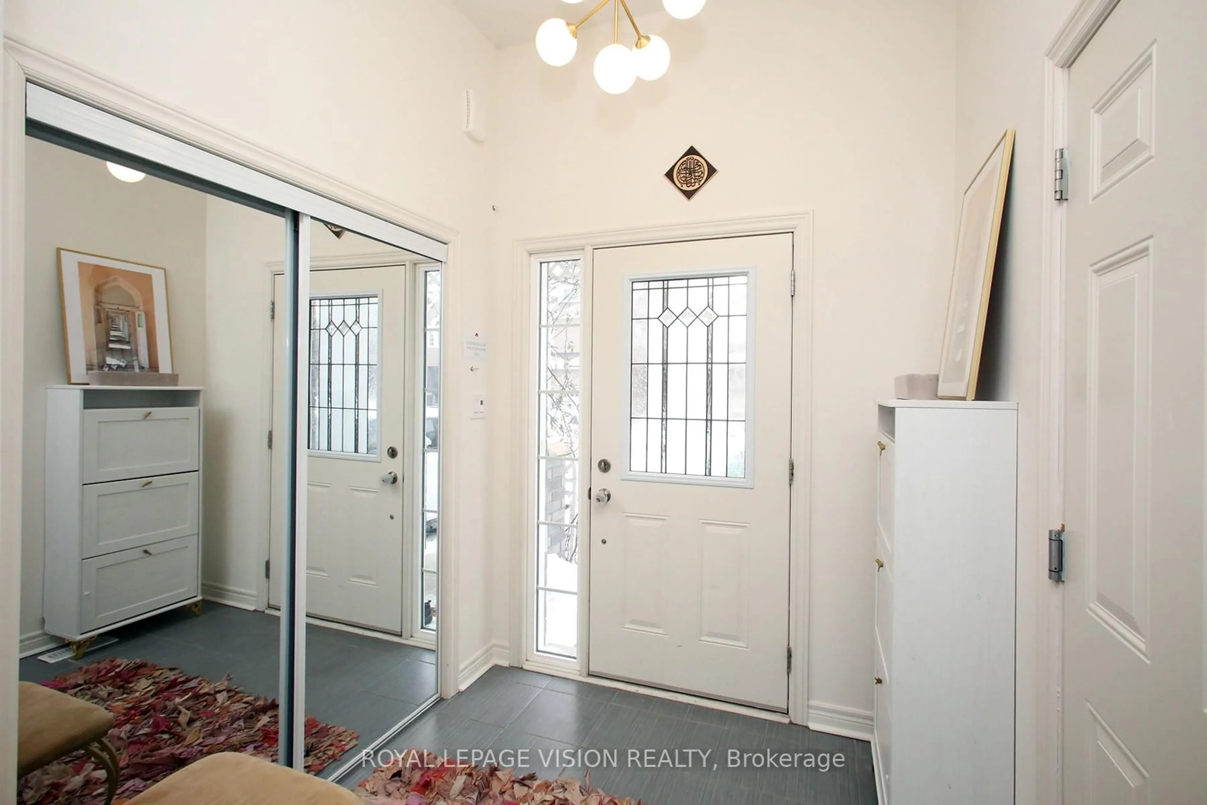 Indoor entryway for 25 Jevons Dr, Ajax Ontario L1Z 0Z5