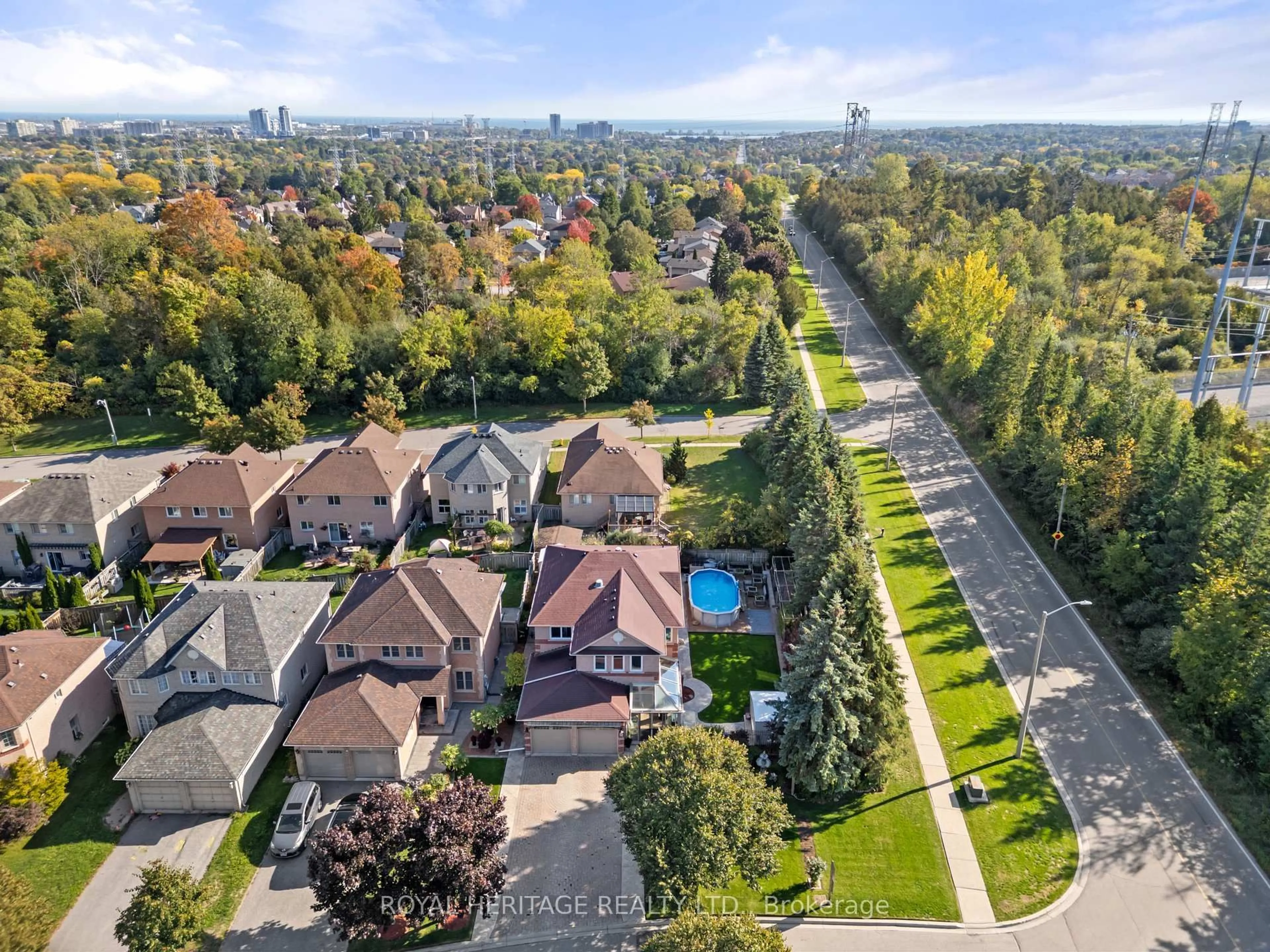 A pic from outside/outdoor area/front of a property/back of a property/a pic from drone, unknown for 1101 Gossamer Dr, Pickering Ontario L1X 2T7
