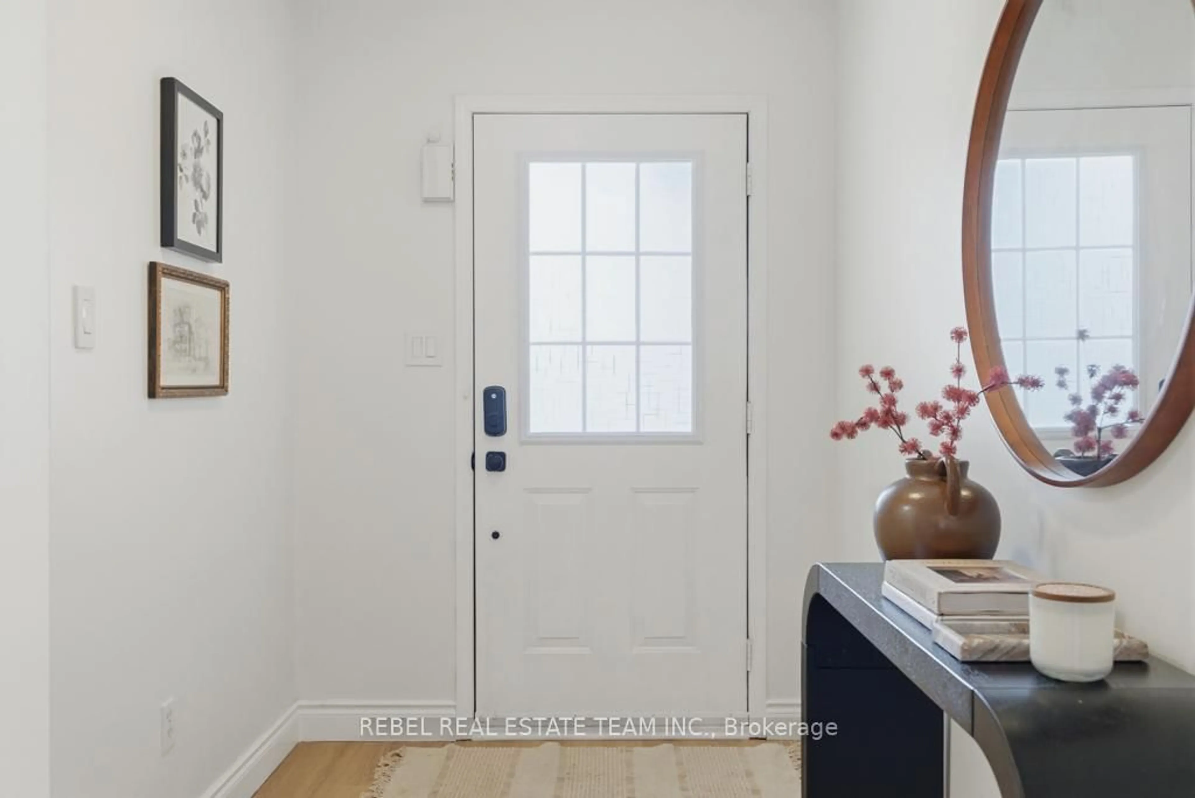 Indoor entryway for 1867 Dalhousie Cres, Oshawa Ontario L1G 3Y9