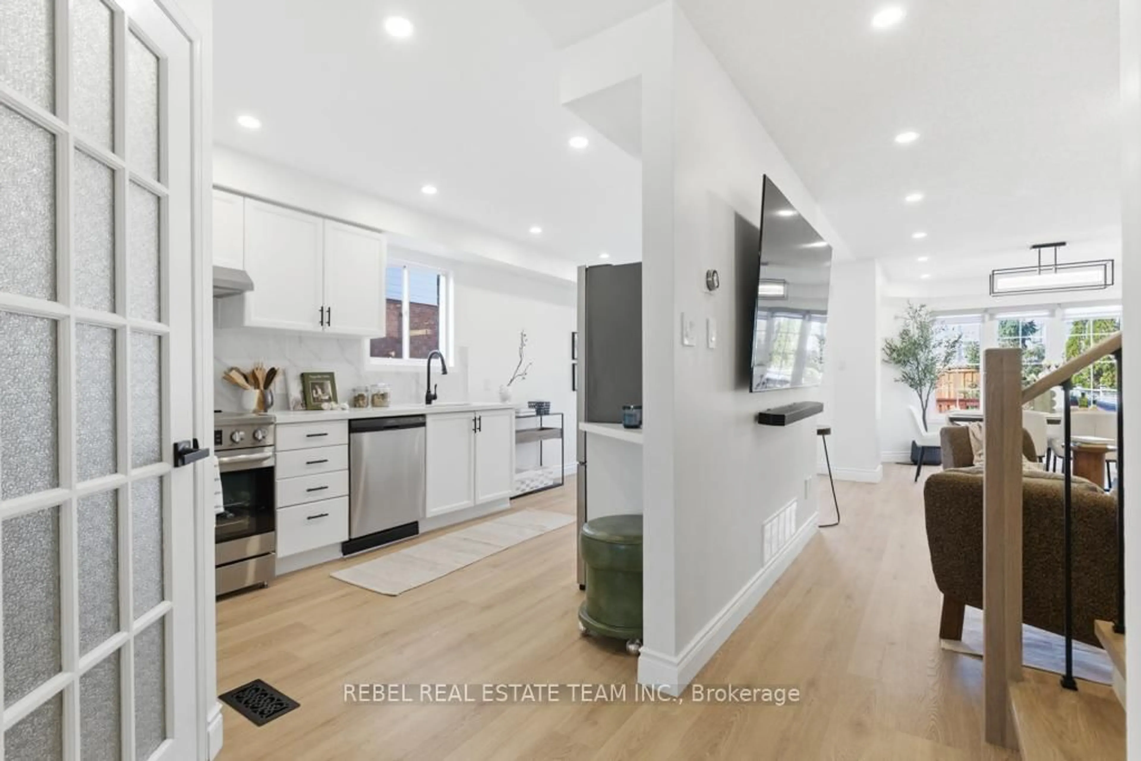 Open concept kitchen, unknown for 1867 Dalhousie Cres, Oshawa Ontario L1G 3Y9