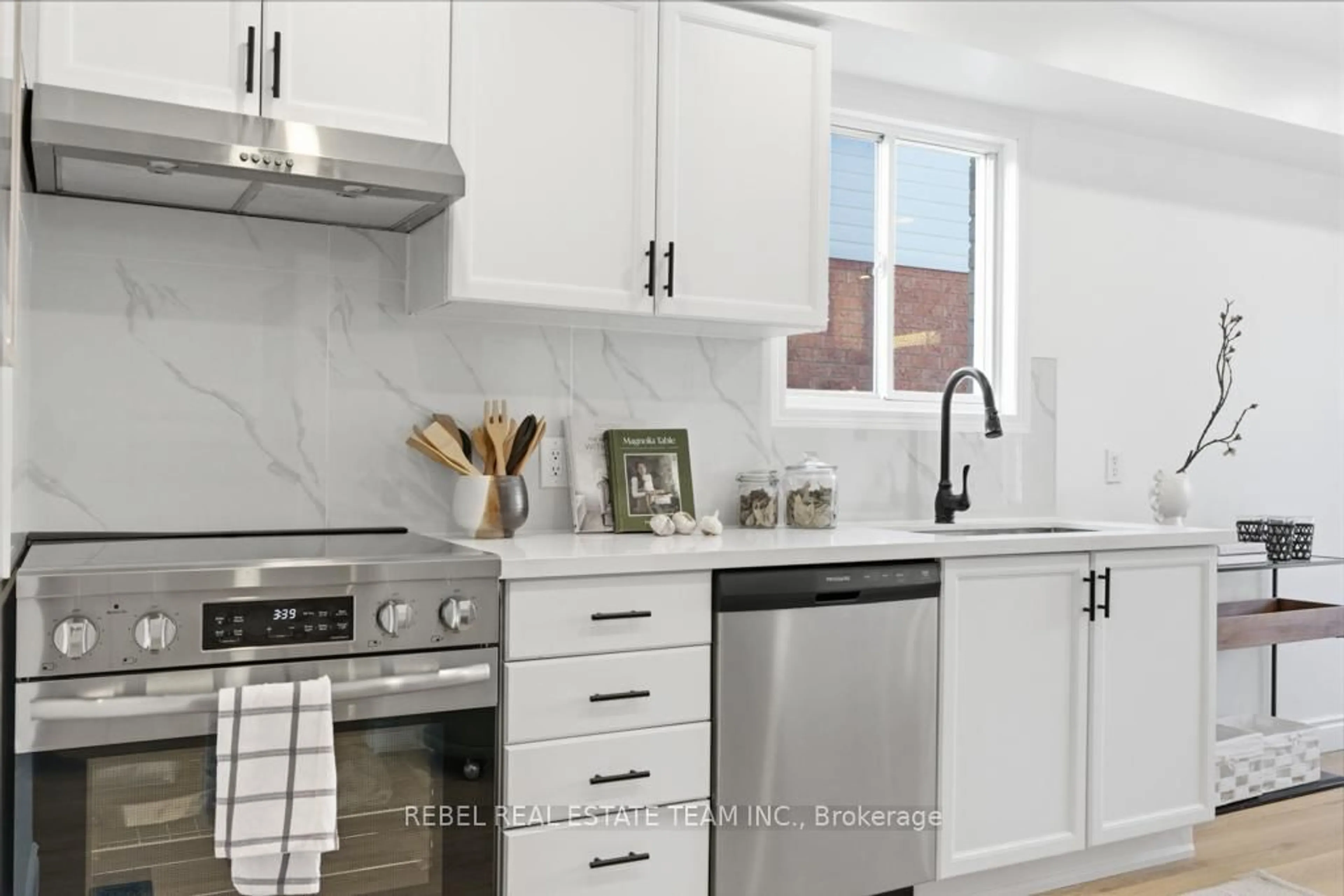 Contemporary kitchen, ceramic/tile floor for 1867 Dalhousie Cres, Oshawa Ontario L1G 3Y9