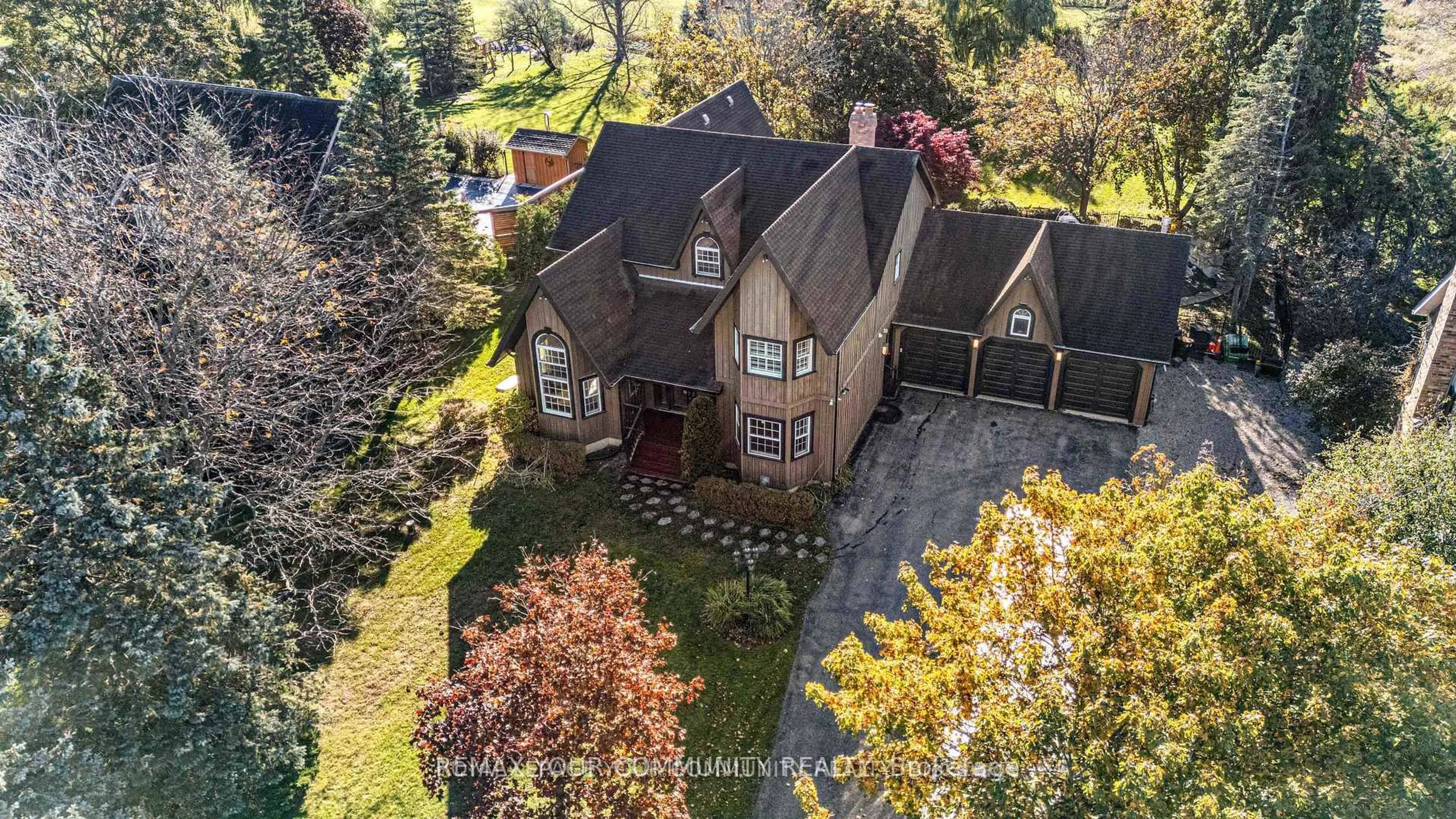 A pic from outside/outdoor area/front of a property/back of a property/a pic from drone, street for 1645 Acorn Lane, Pickering Ontario L1Y 1A7