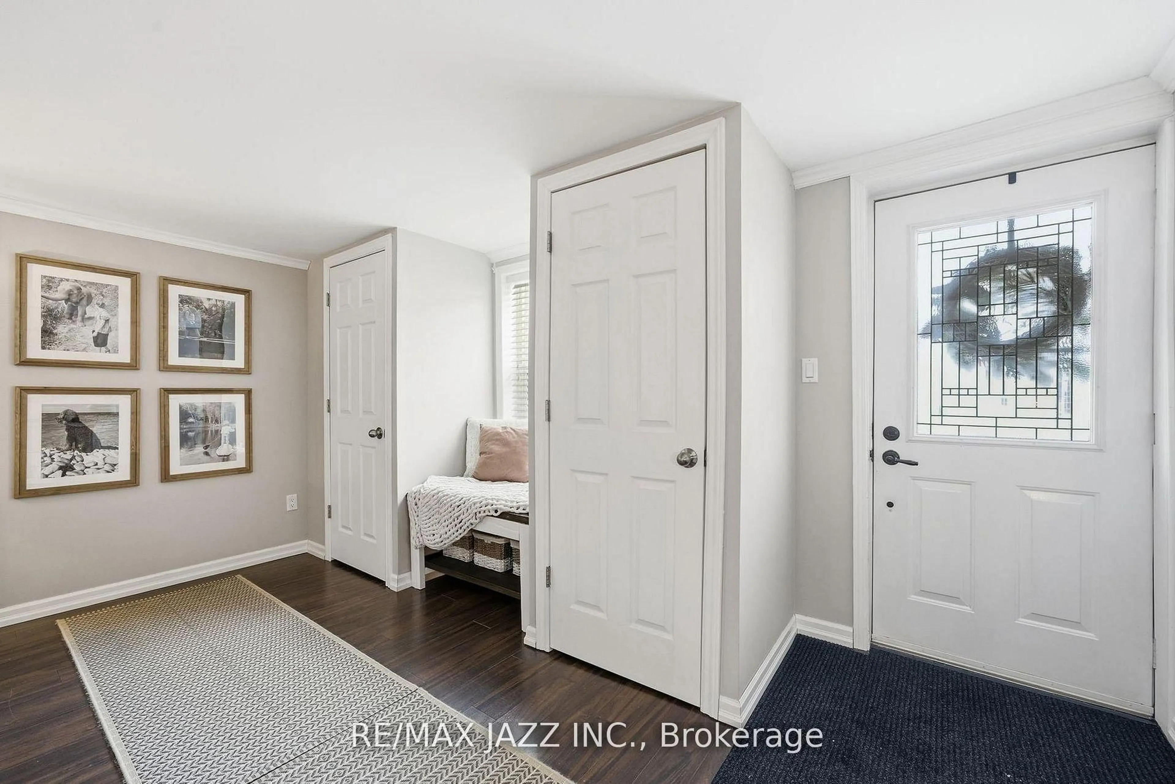 Indoor entryway for 922 Byron St, Whitby Ontario L1N 4R9