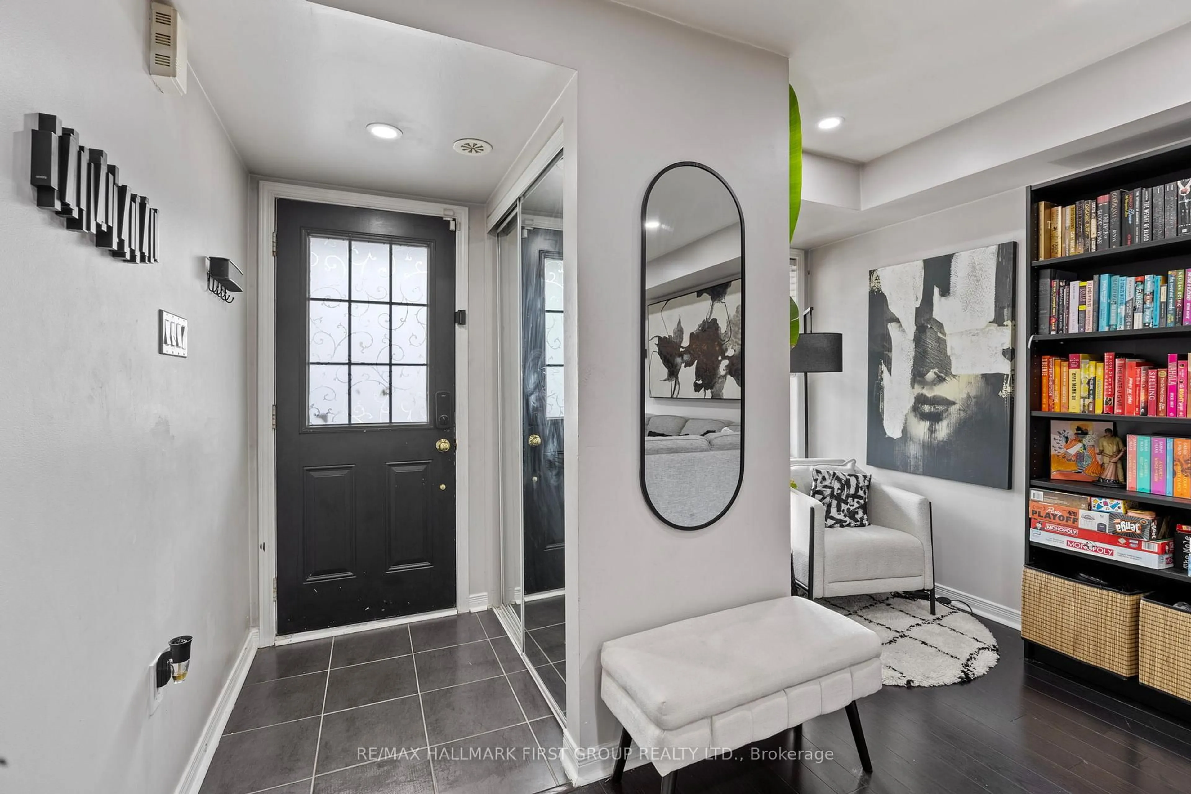 Indoor entryway for 70 Abela Lane, Ajax Ontario L1T 0M9