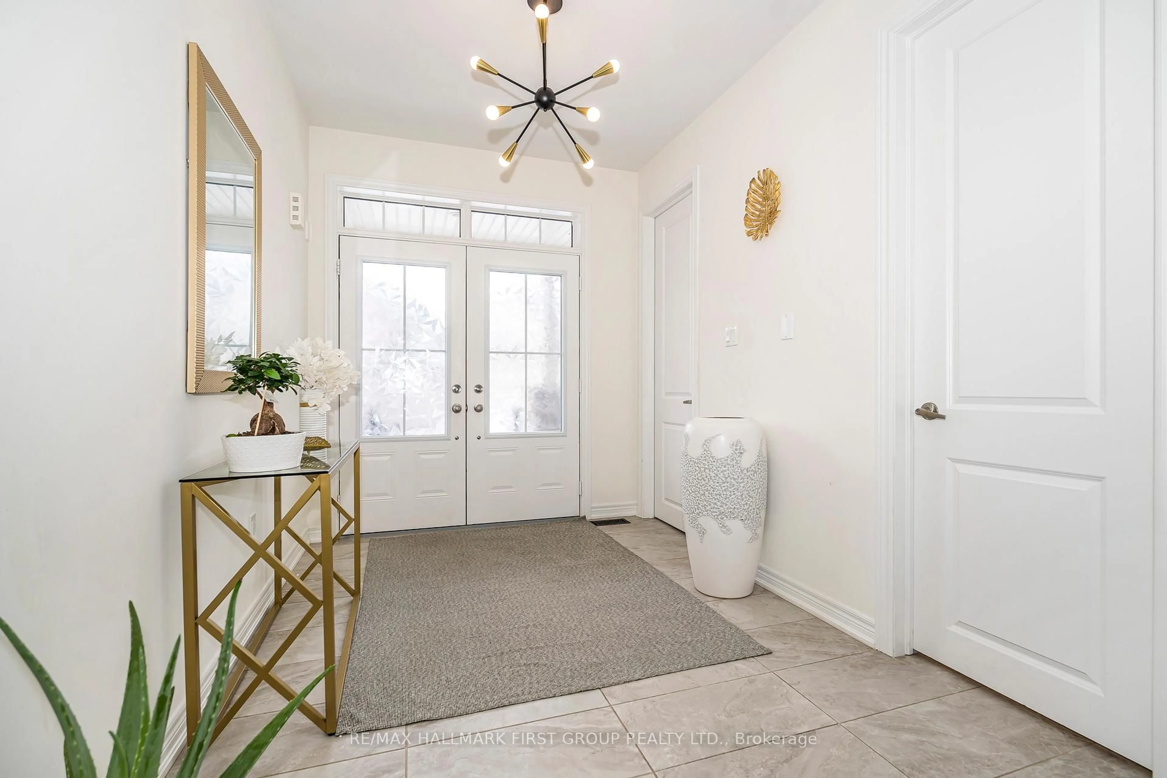 Indoor entryway for 9 Toulouse St, Whitby Ontario L1P 0J2