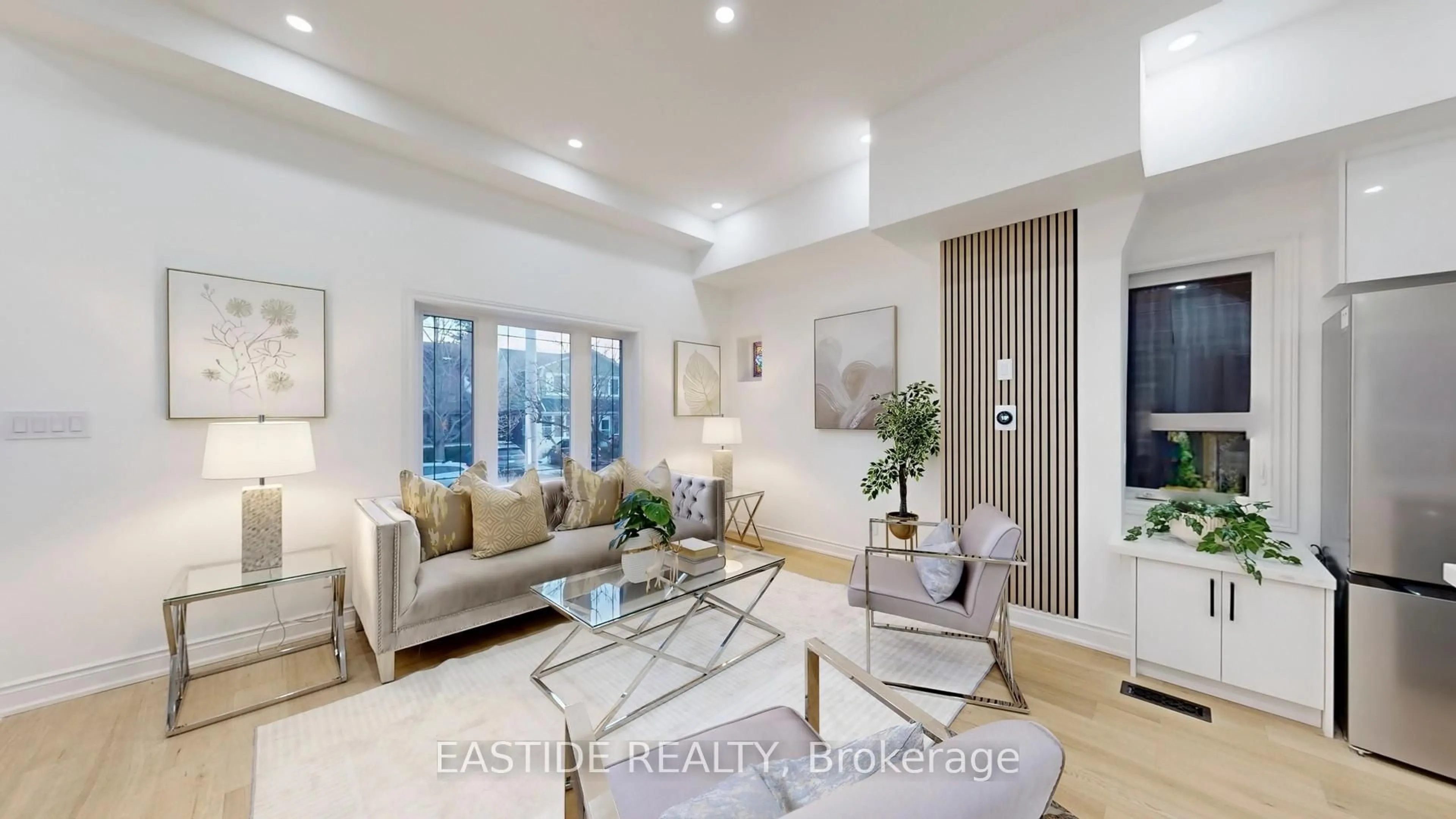 Living room with furniture, unknown for 202 Queensdale Ave, Toronto Ontario M4C 2A9