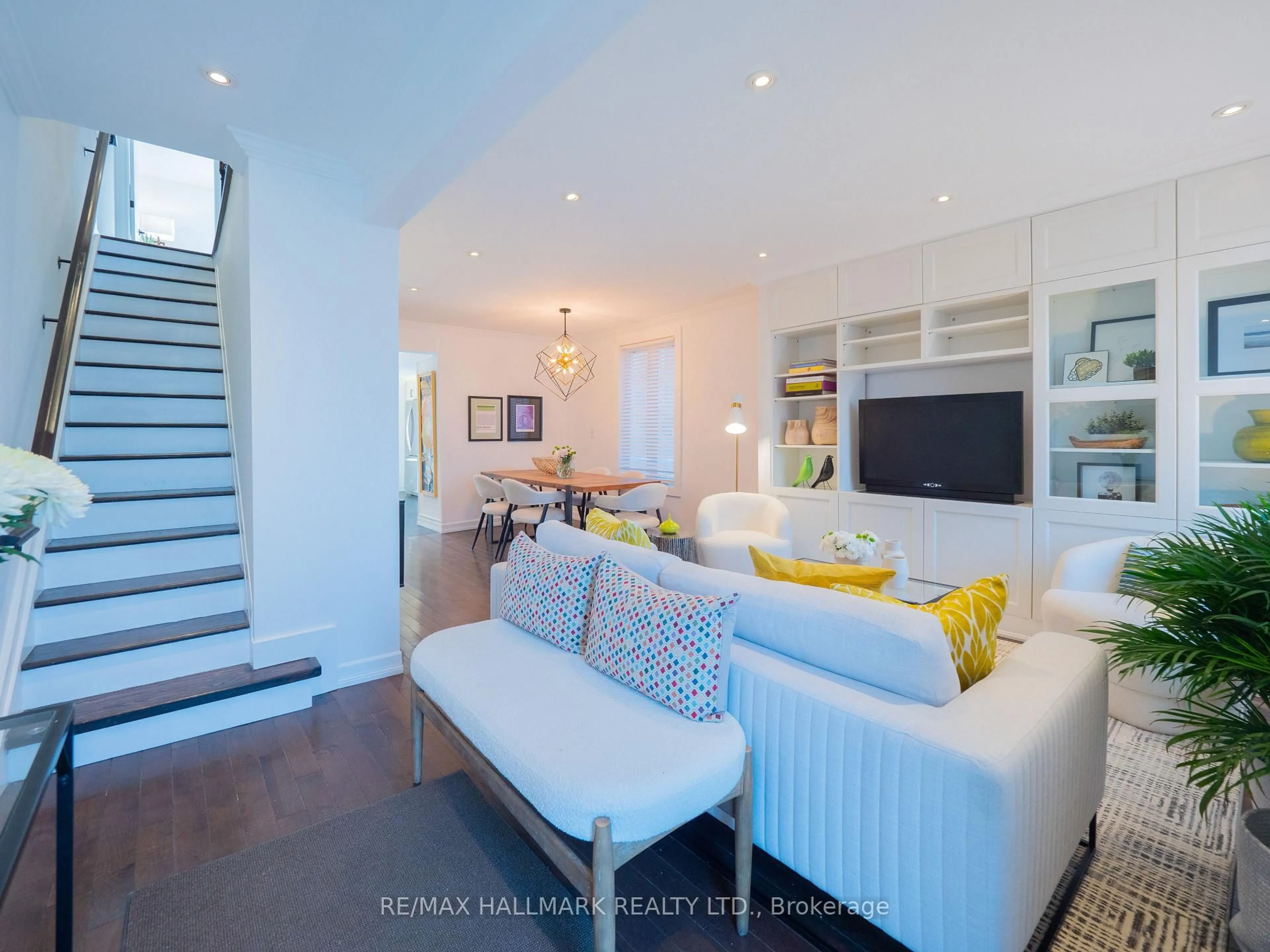 Living room with furniture, unknown for 71 Ashdale Ave, Toronto Ontario M4L 2Y6