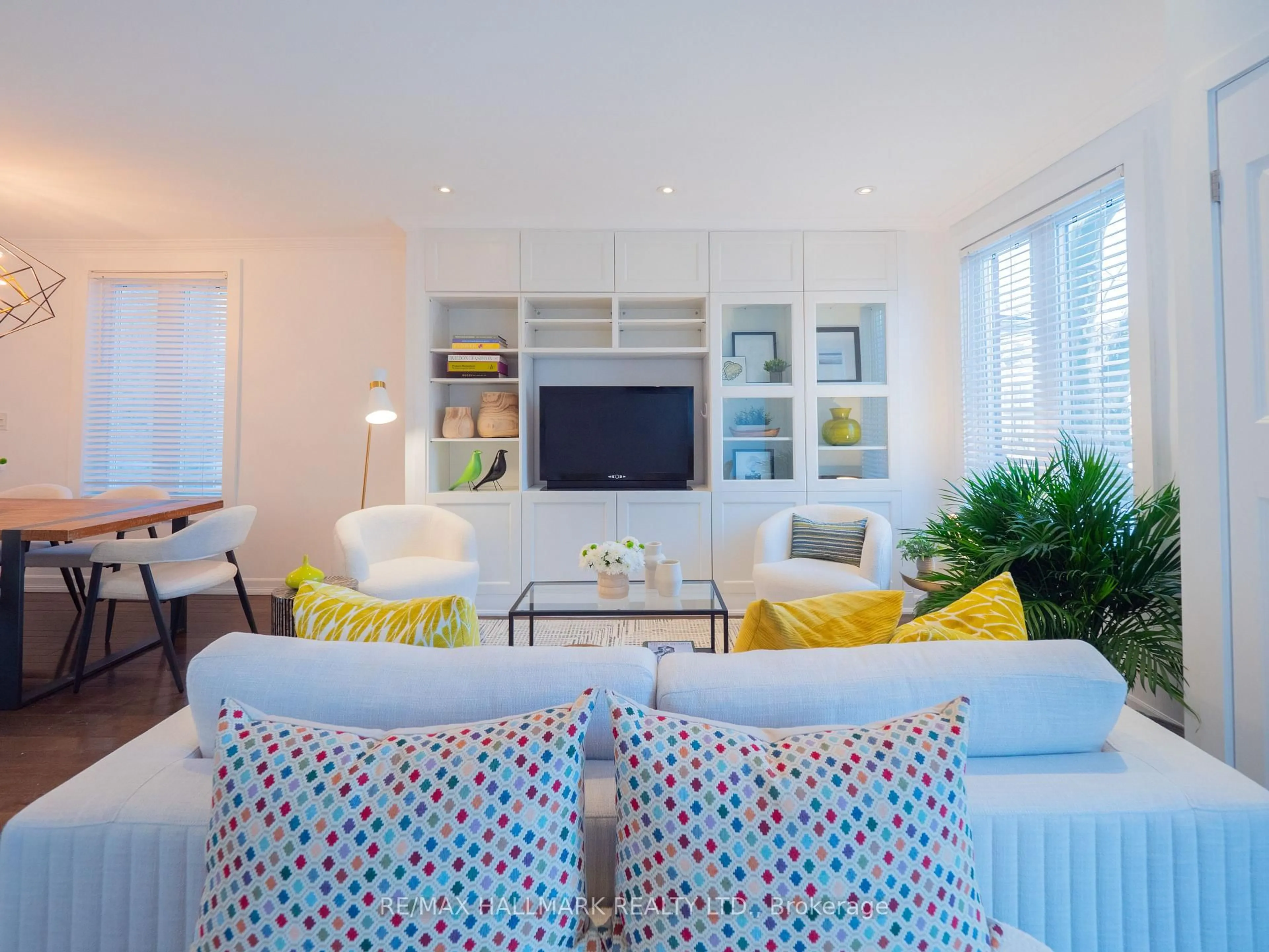 Living room with furniture, unknown for 71 Ashdale Ave, Toronto Ontario M4L 2Y6