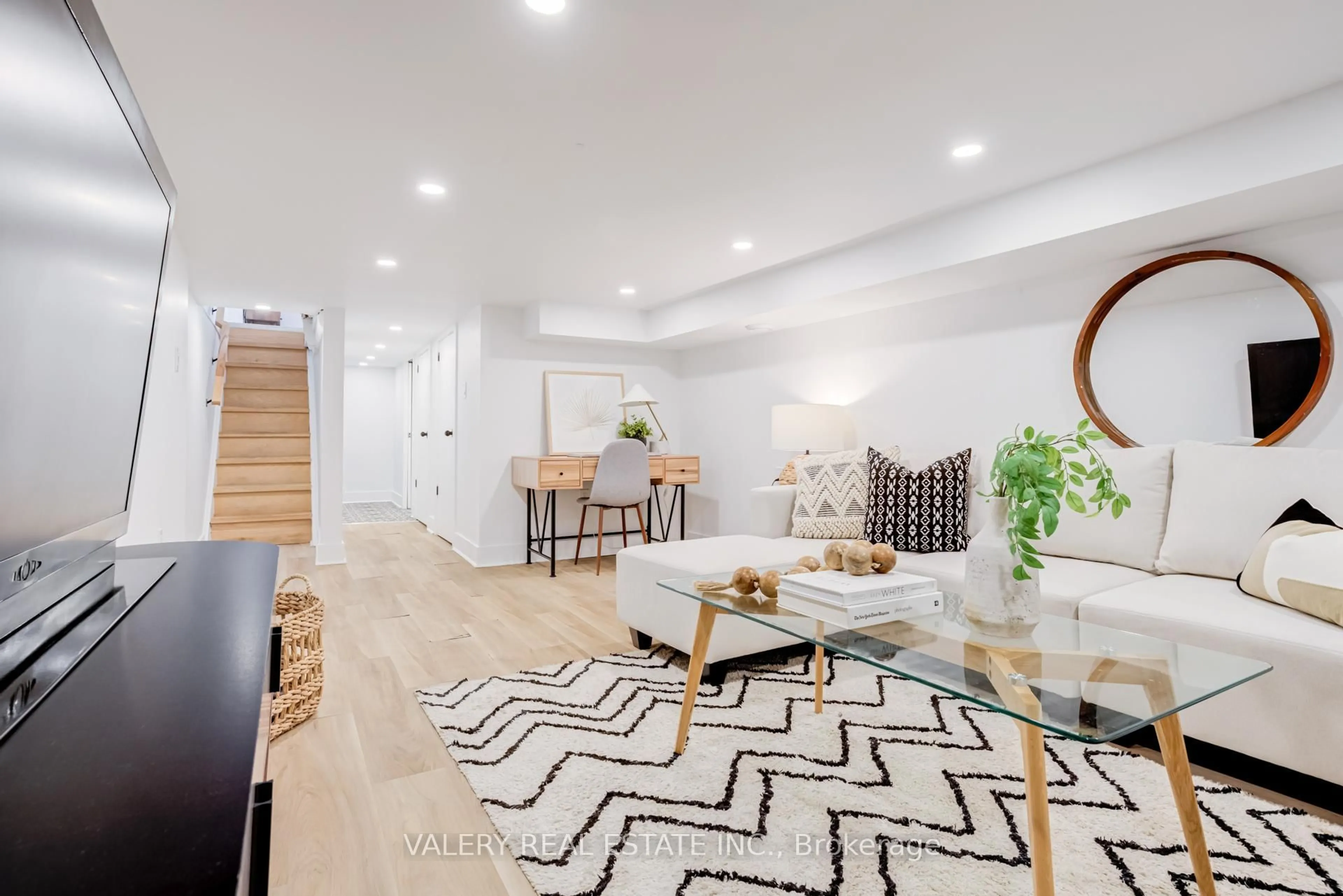 Living room with furniture, unknown for 146 Hanson St, Toronto Ontario M4C 1A4