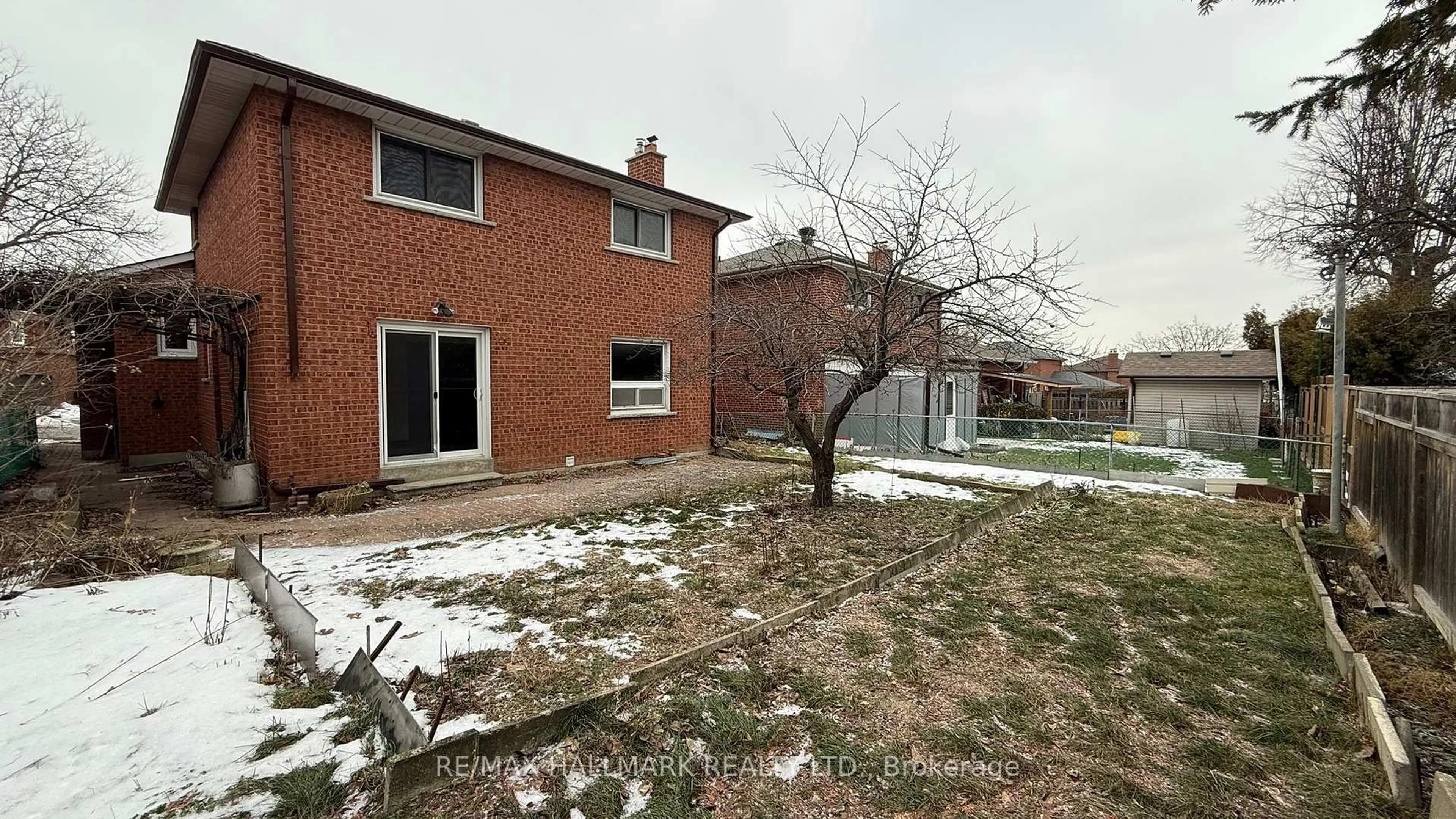 A pic from outside/outdoor area/front of a property/back of a property/a pic from drone, street for 285 Huntsmill Blvd, Toronto Ontario M1W 3E4