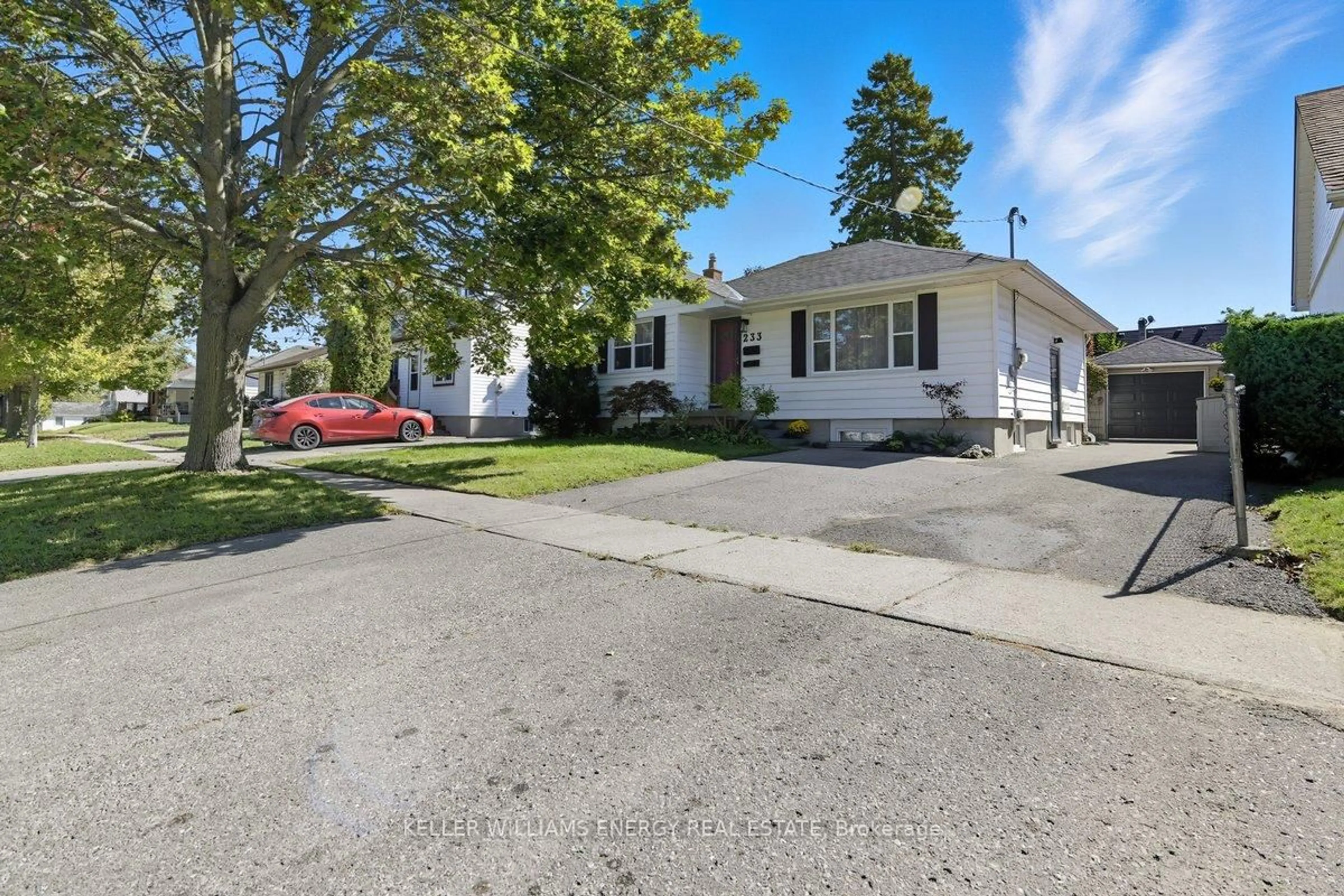 A pic from outside/outdoor area/front of a property/back of a property/a pic from drone, street for 233 Greenwood Ave, Oshawa Ontario L1J 1W7