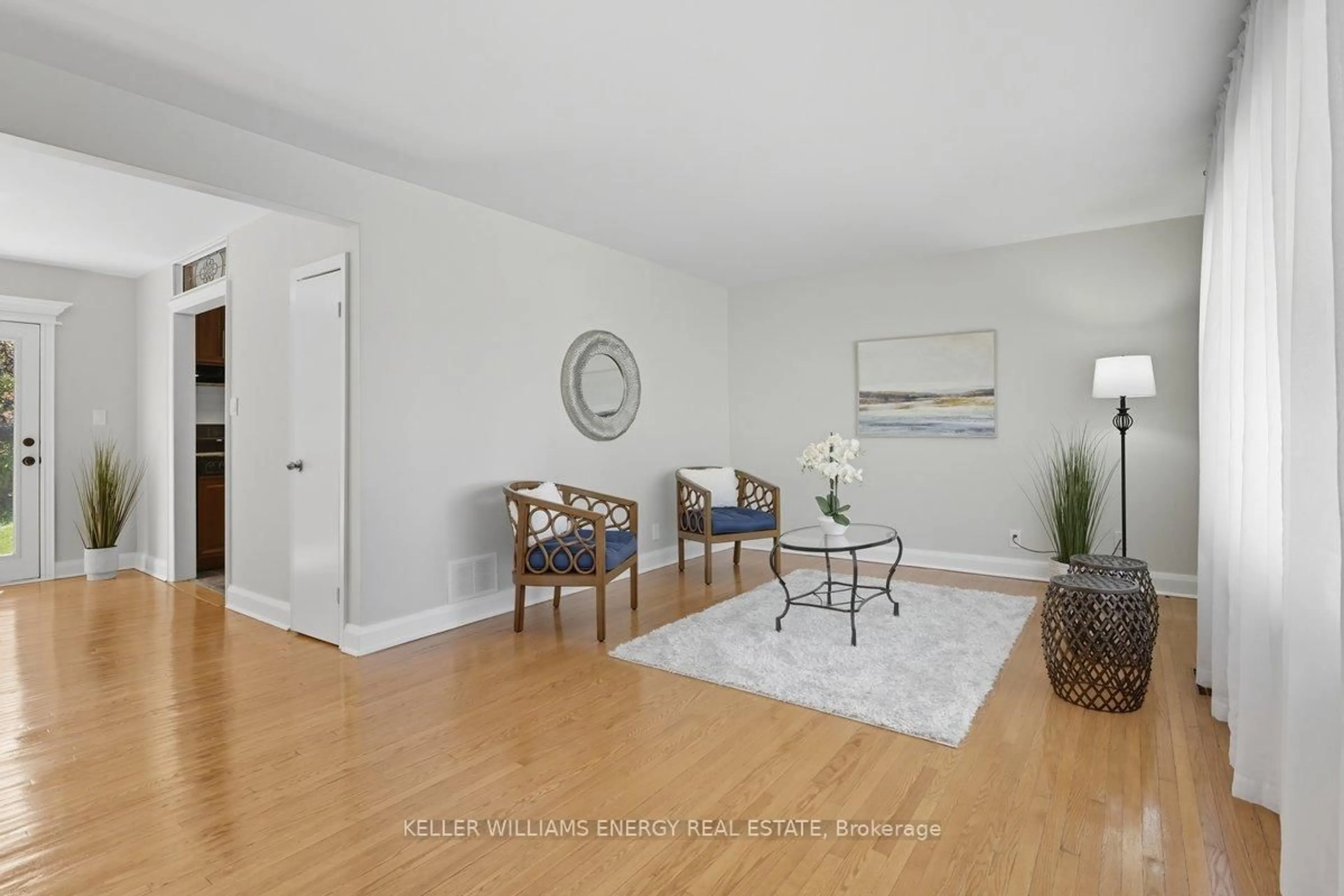 Living room with furniture, unknown for 233 Greenwood Ave, Oshawa Ontario L1J 1W7