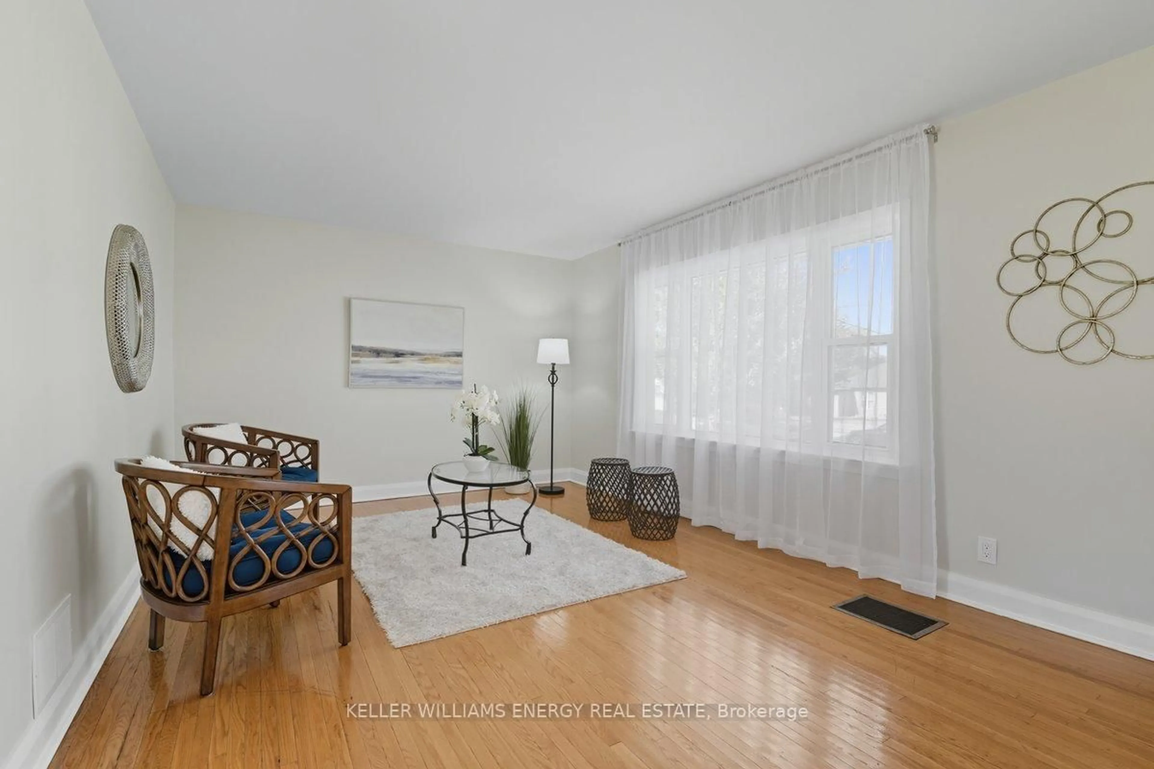 Living room with furniture, unknown for 233 Greenwood Ave, Oshawa Ontario L1J 1W7