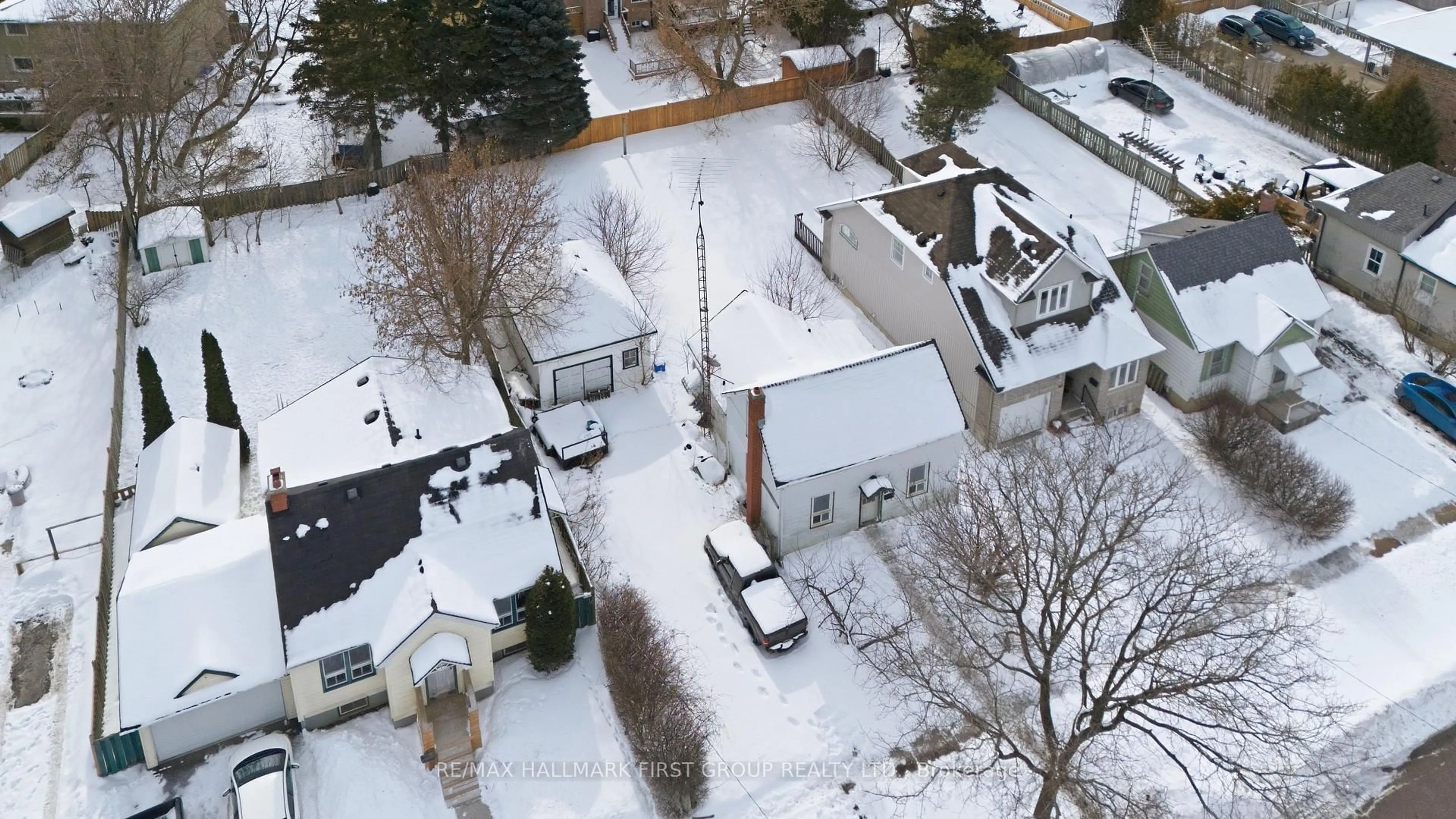 A pic from outside/outdoor area/front of a property/back of a property/a pic from drone, street for 145 Tresane St, Oshawa Ontario L1J 1T7
