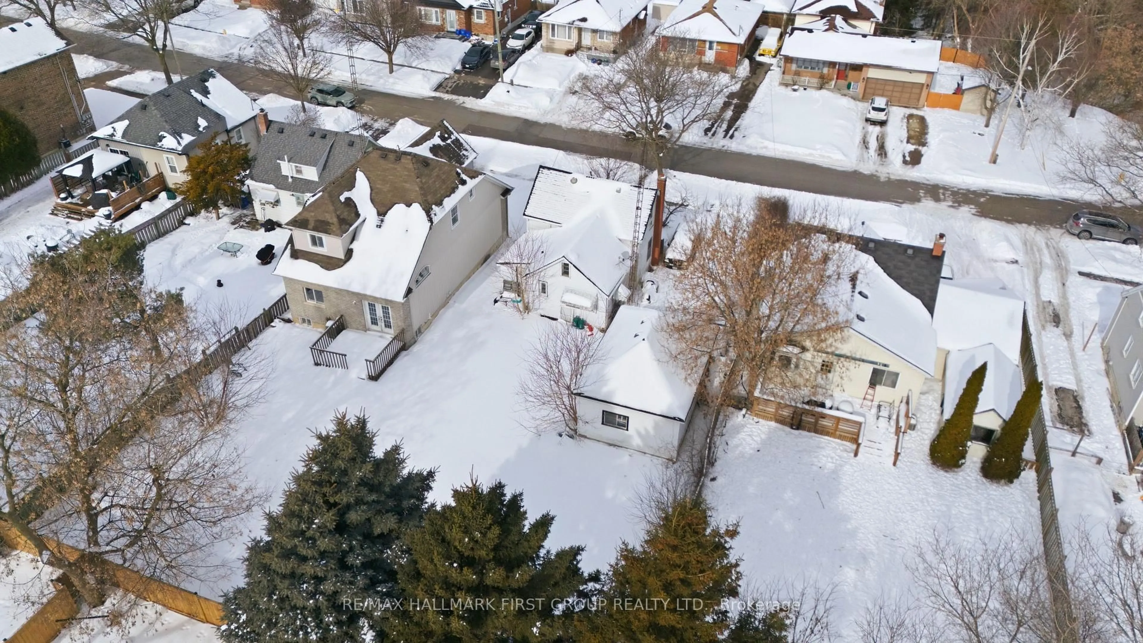 A pic from outside/outdoor area/front of a property/back of a property/a pic from drone, street for 145 Tresane St, Oshawa Ontario L1J 1T7