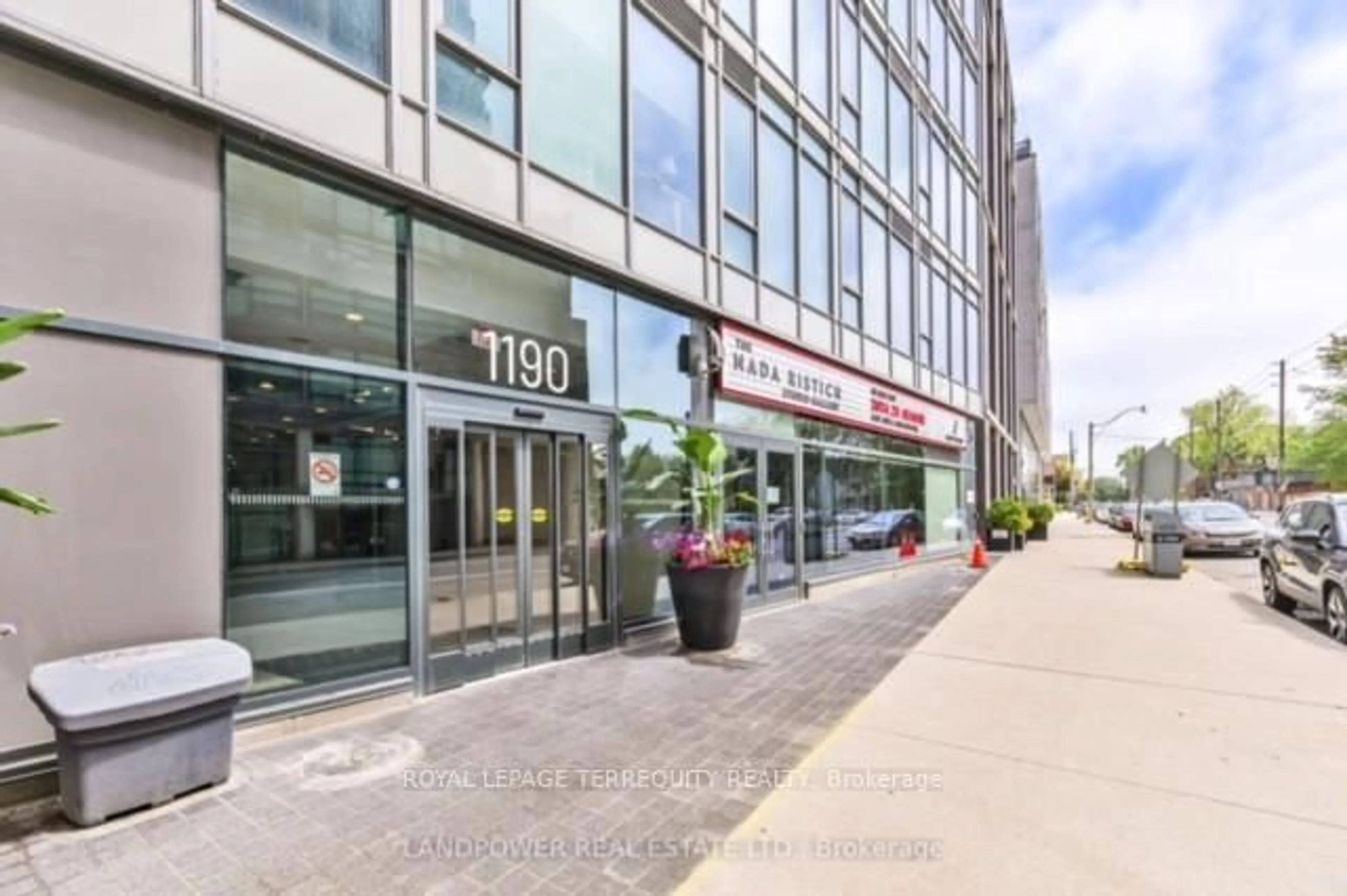 Indoor foyer for 1190 Dundas St #510, Toronto Ontario M4M 0C5