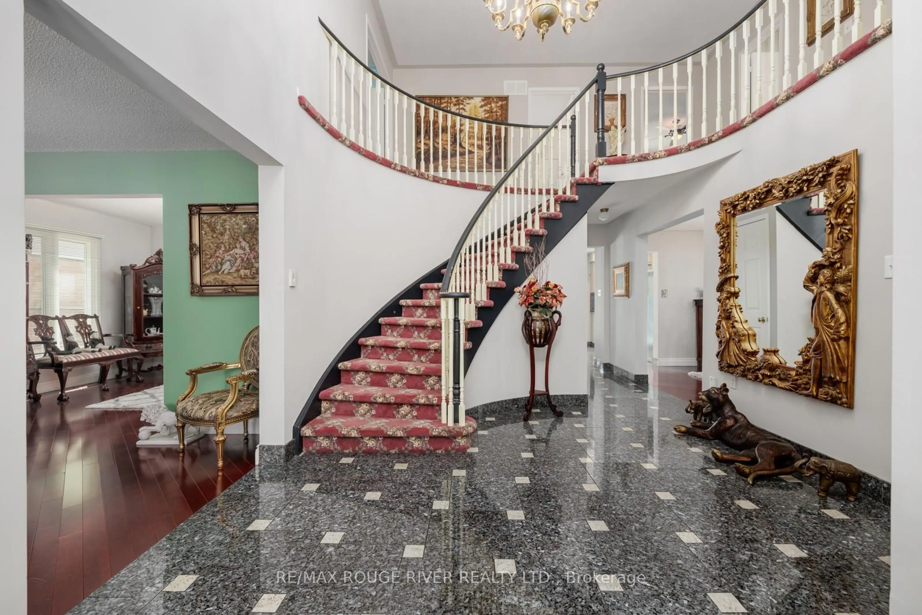 Indoor foyer for 1106 Ridge Valley Dr, Oshawa Ontario L1K 2E2