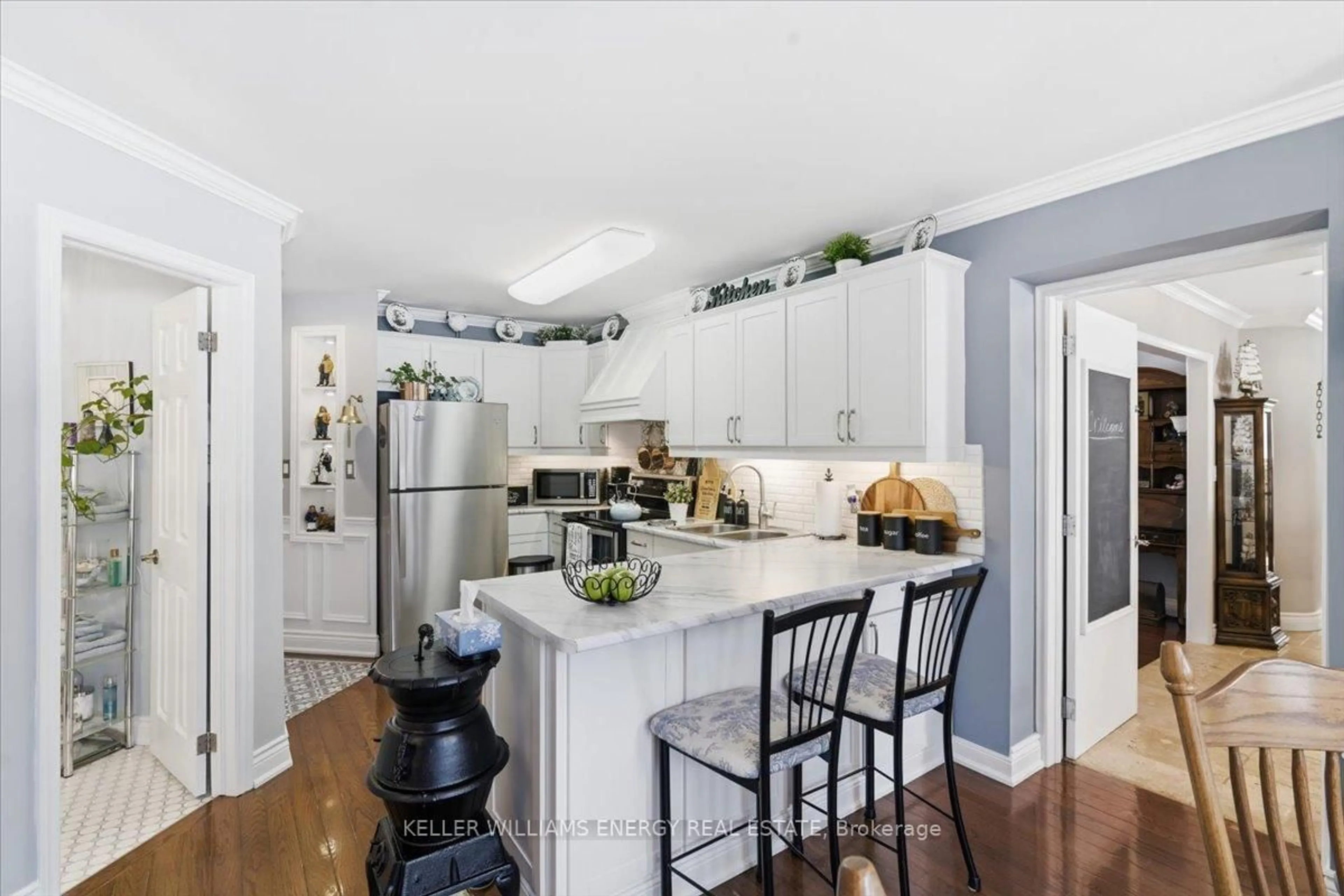 Open concept kitchen, unknown for 14 Christie Cres, Scugog Ontario L9L 1B5