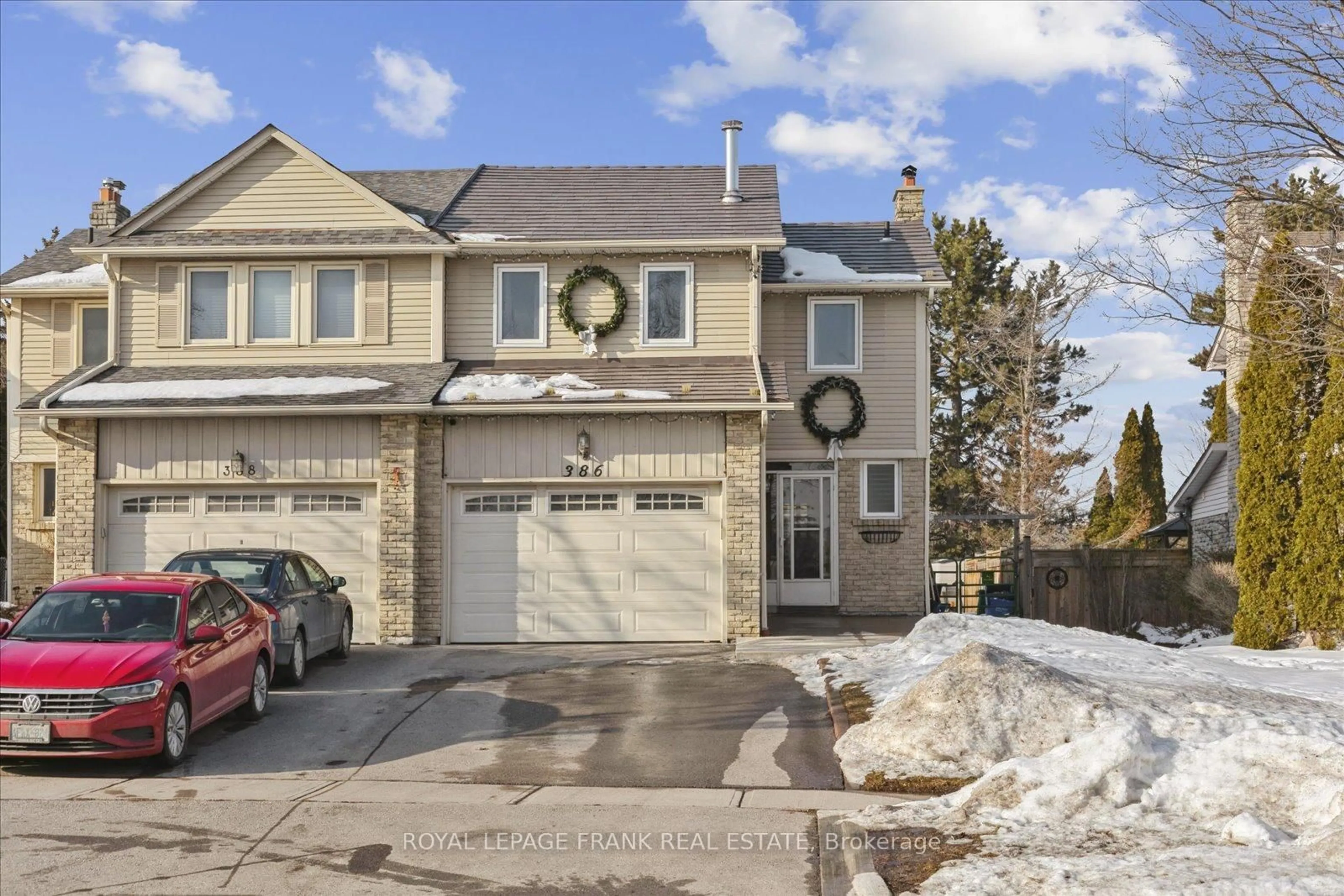 A pic from outside/outdoor area/front of a property/back of a property/a pic from drone, street for 386 Prince Of Wales Dr, Whitby Ontario L1N 6M9