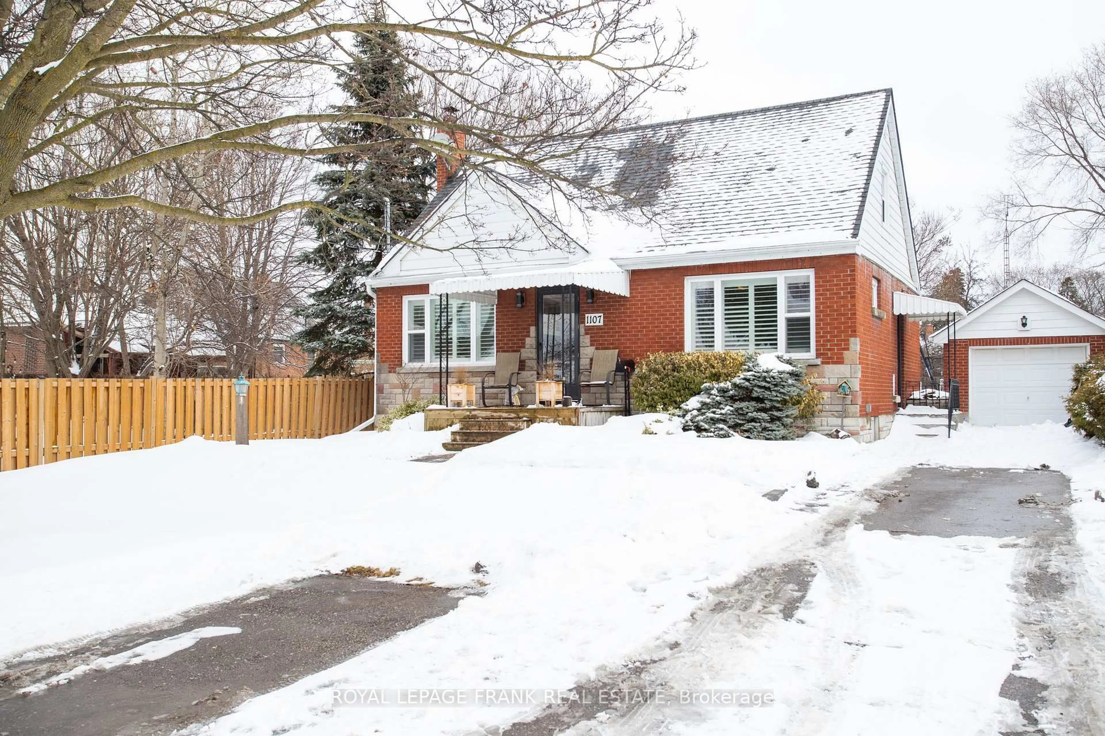 Unknown for 1107 Green St, Whitby Ontario L1N 4G8