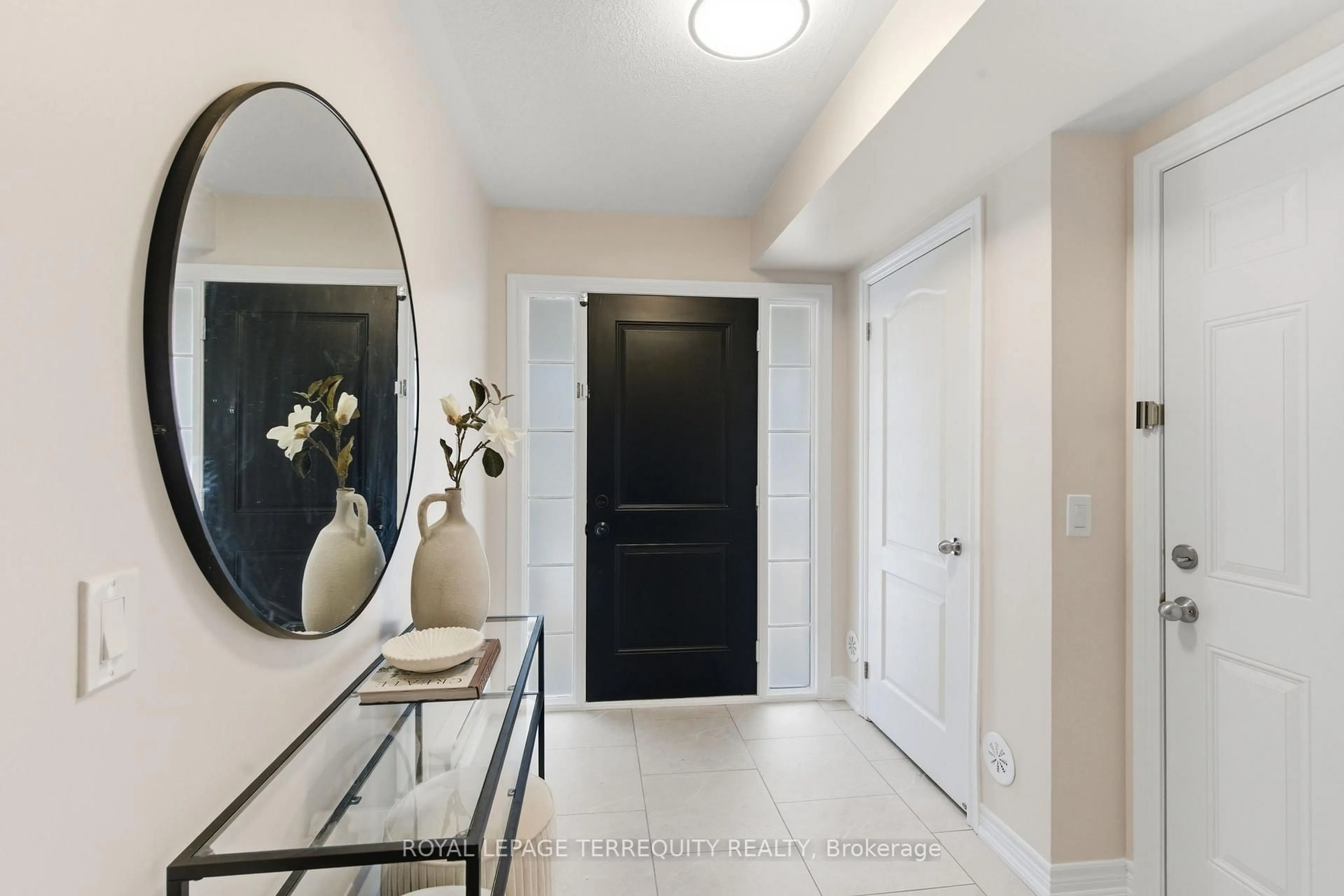 Indoor entryway for 42 Artania St, Oshawa Ontario L1L 0E7