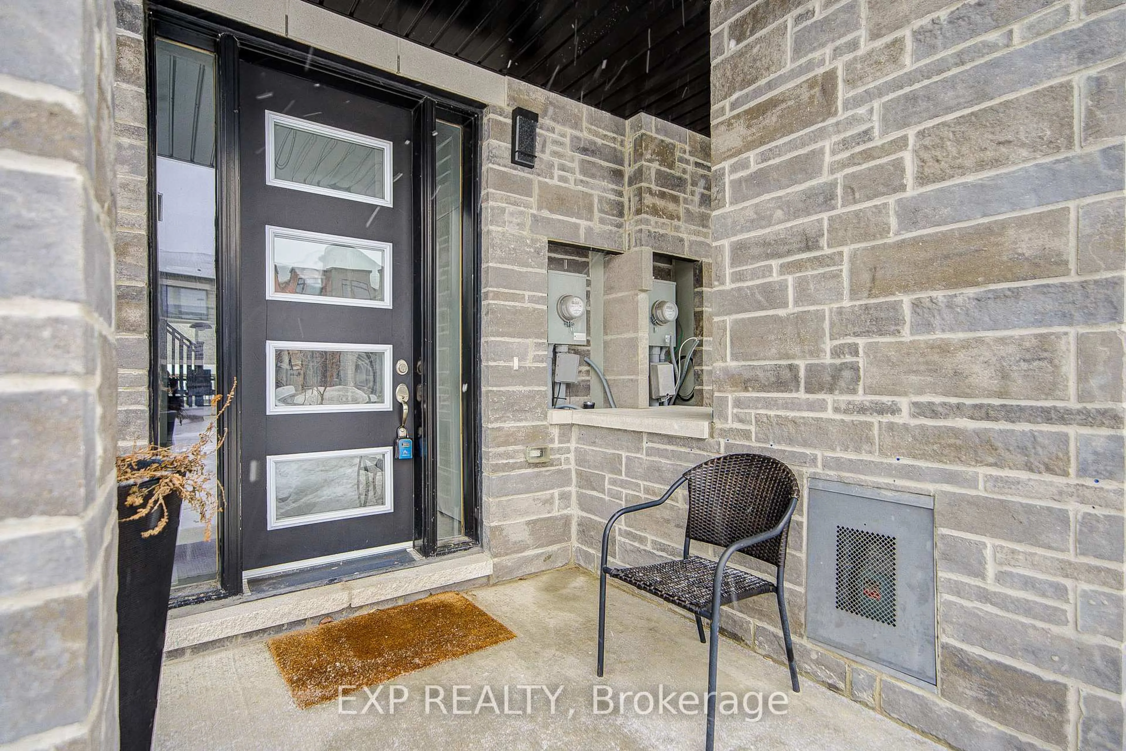 Indoor entryway for 67 Pine Gate Pl, Whitby Ontario L1R 0S2