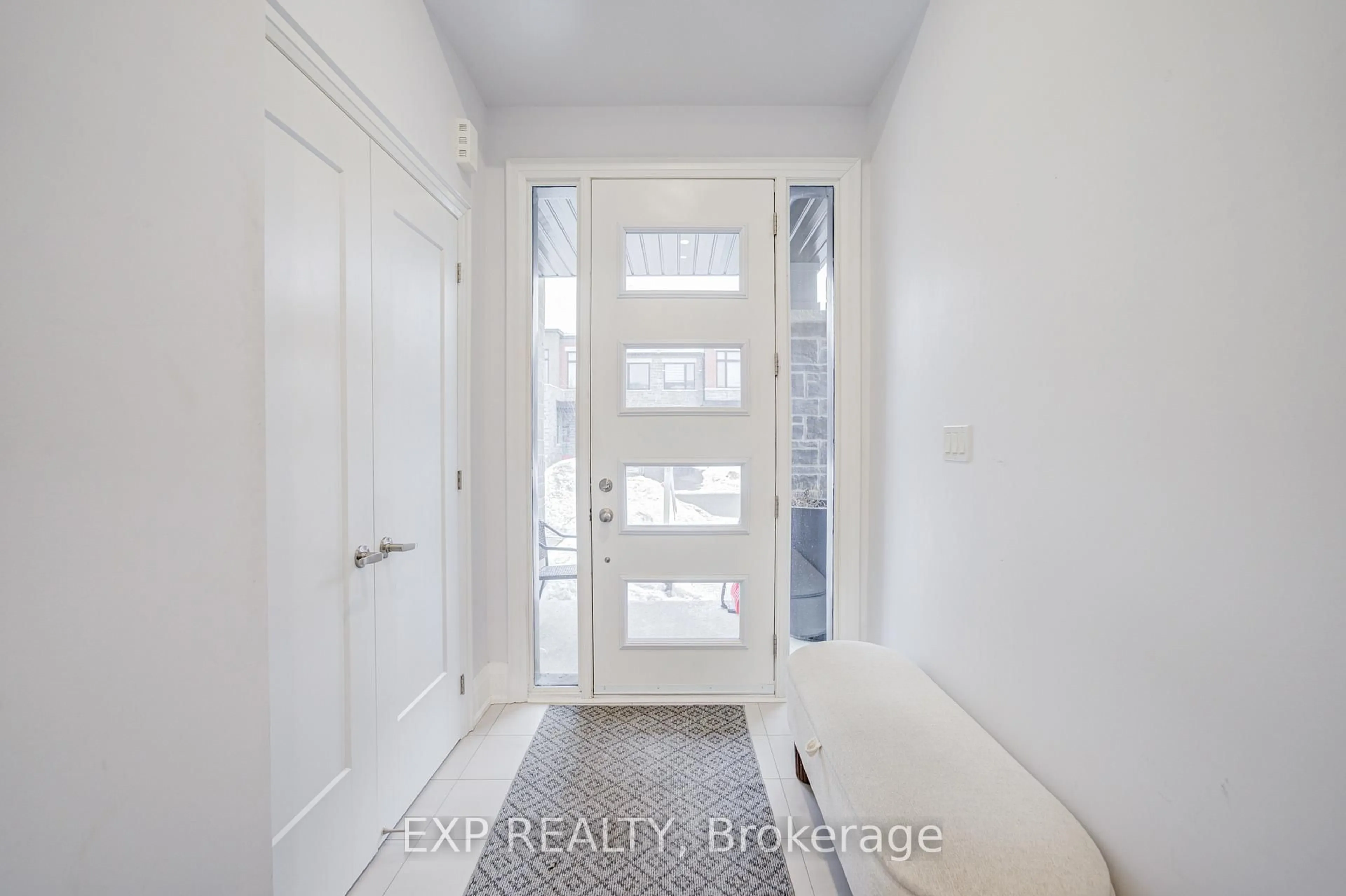 Indoor entryway for 67 Pine Gate Pl, Whitby Ontario L1R 0S2