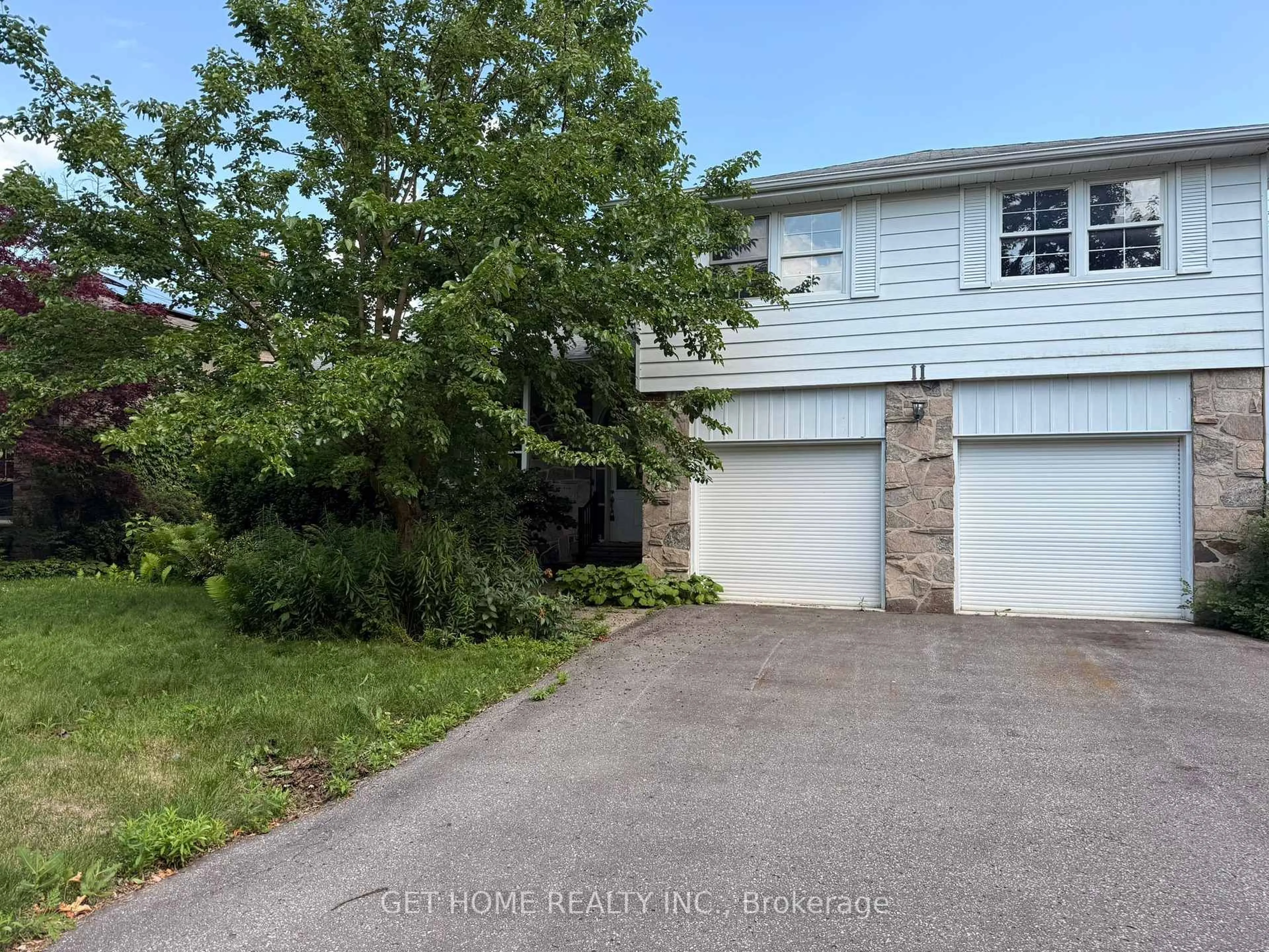 A pic from outside/outdoor area/front of a property/back of a property/a pic from drone, street for 11 South Marine Dr, Toronto Ontario M1E 1A1