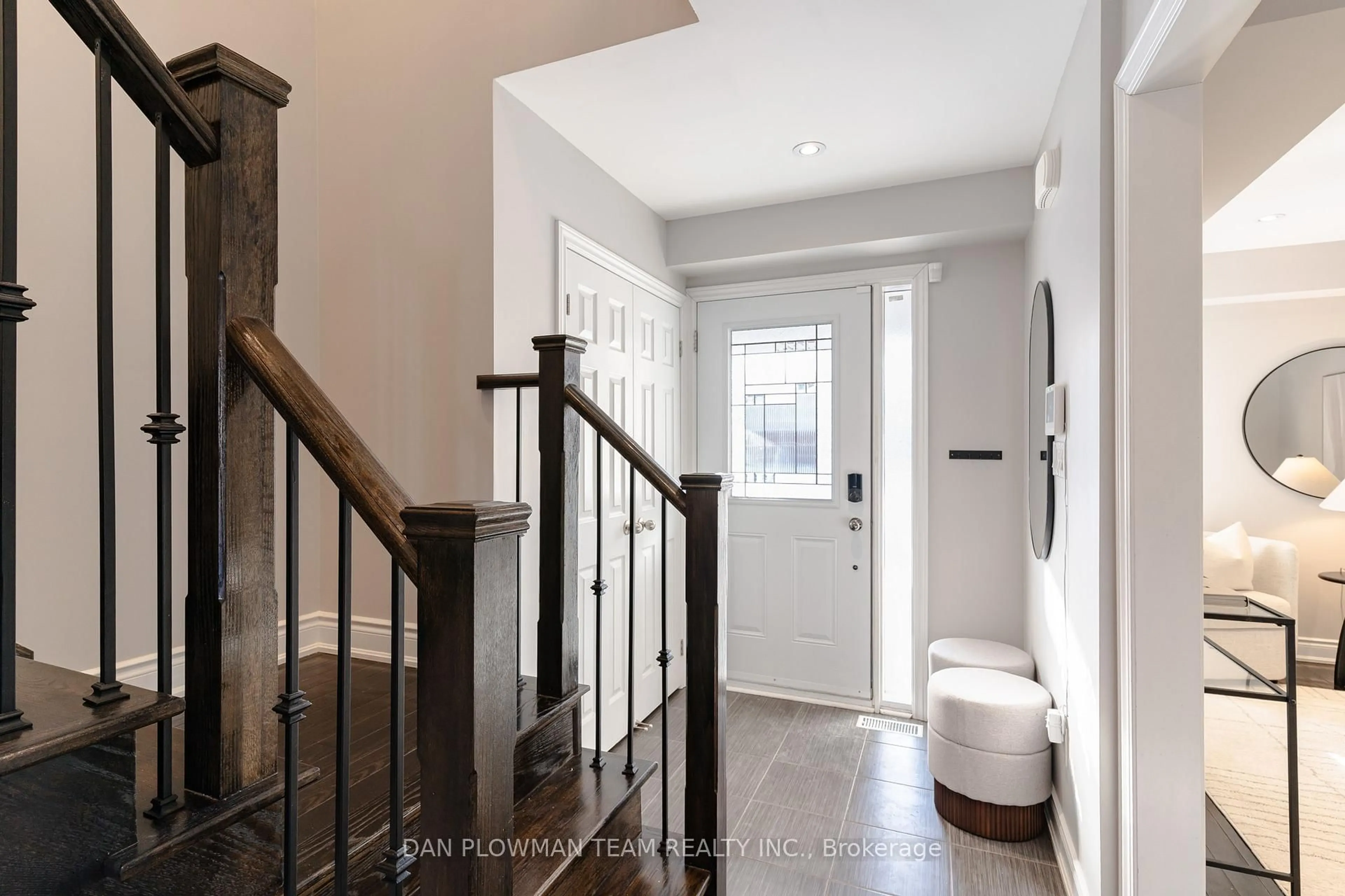 Indoor entryway for 3 Teddington Cres, Whitby Ontario L1R 1S4