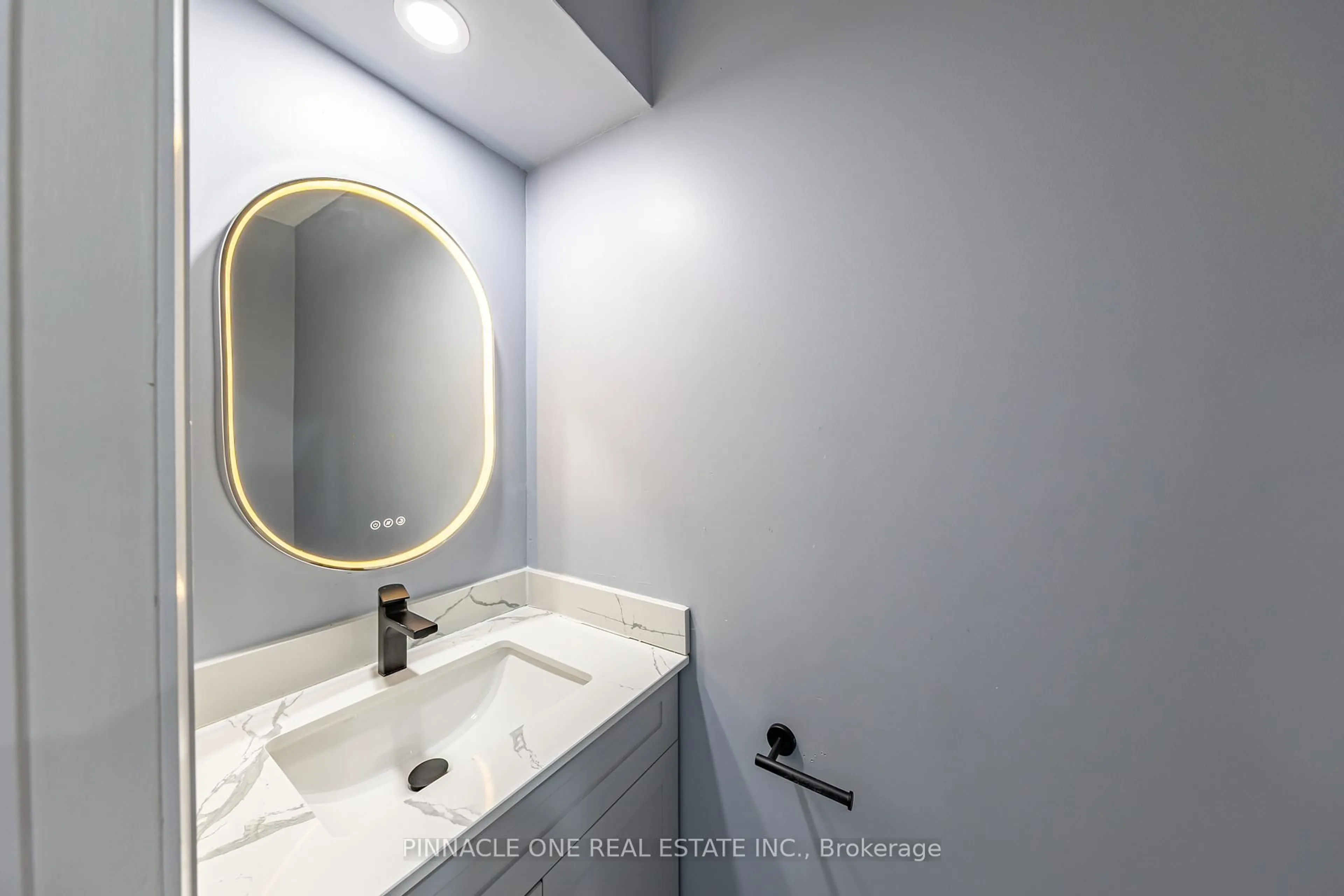 Standard bathroom, ceramic/tile floor for 6 Mansewood Gdns, Toronto Ontario M1E 5A6