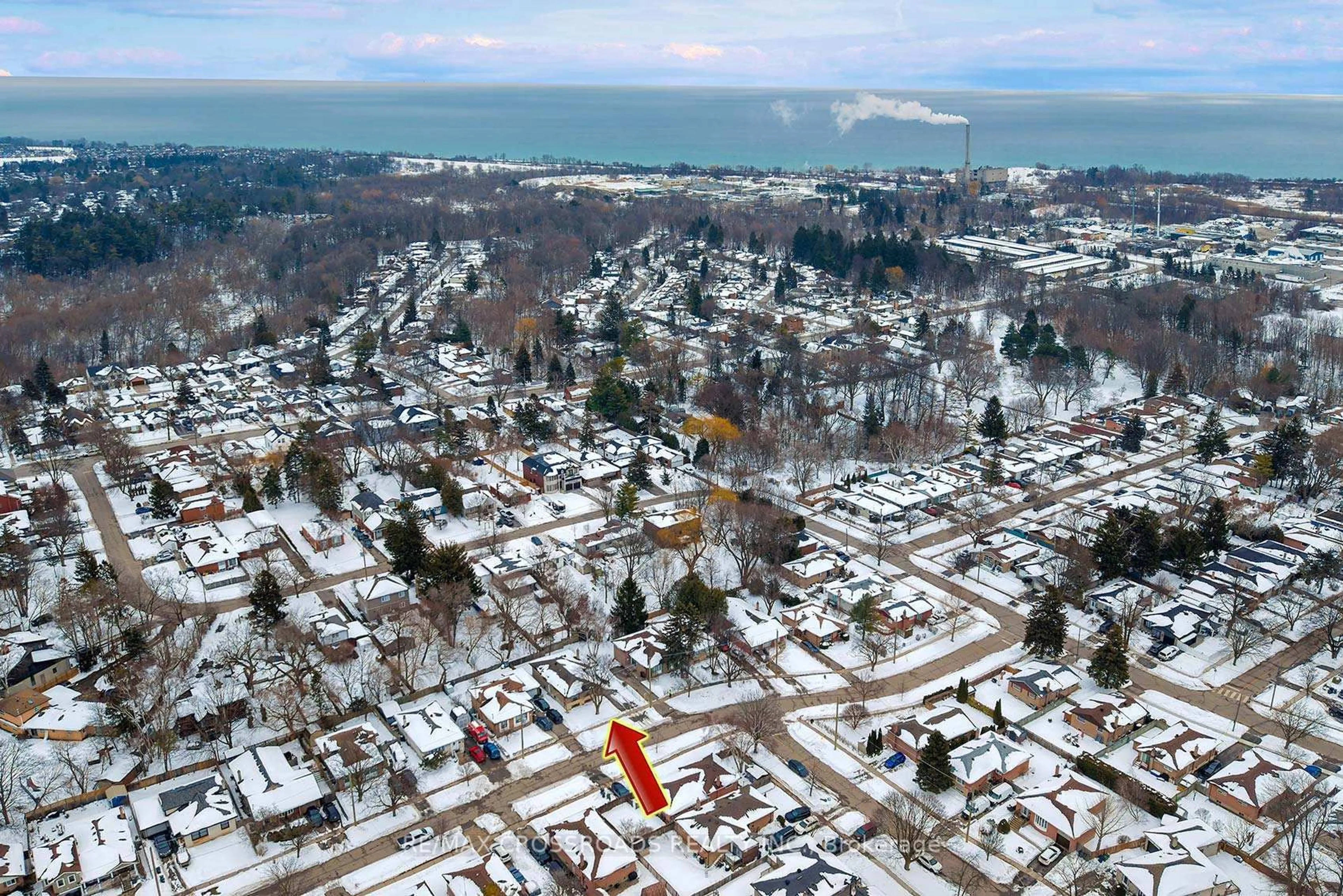 A pic from outside/outdoor area/front of a property/back of a property/a pic from drone, mountain view for 11 Brightside Dr, Toronto Ontario M1E 3Y8