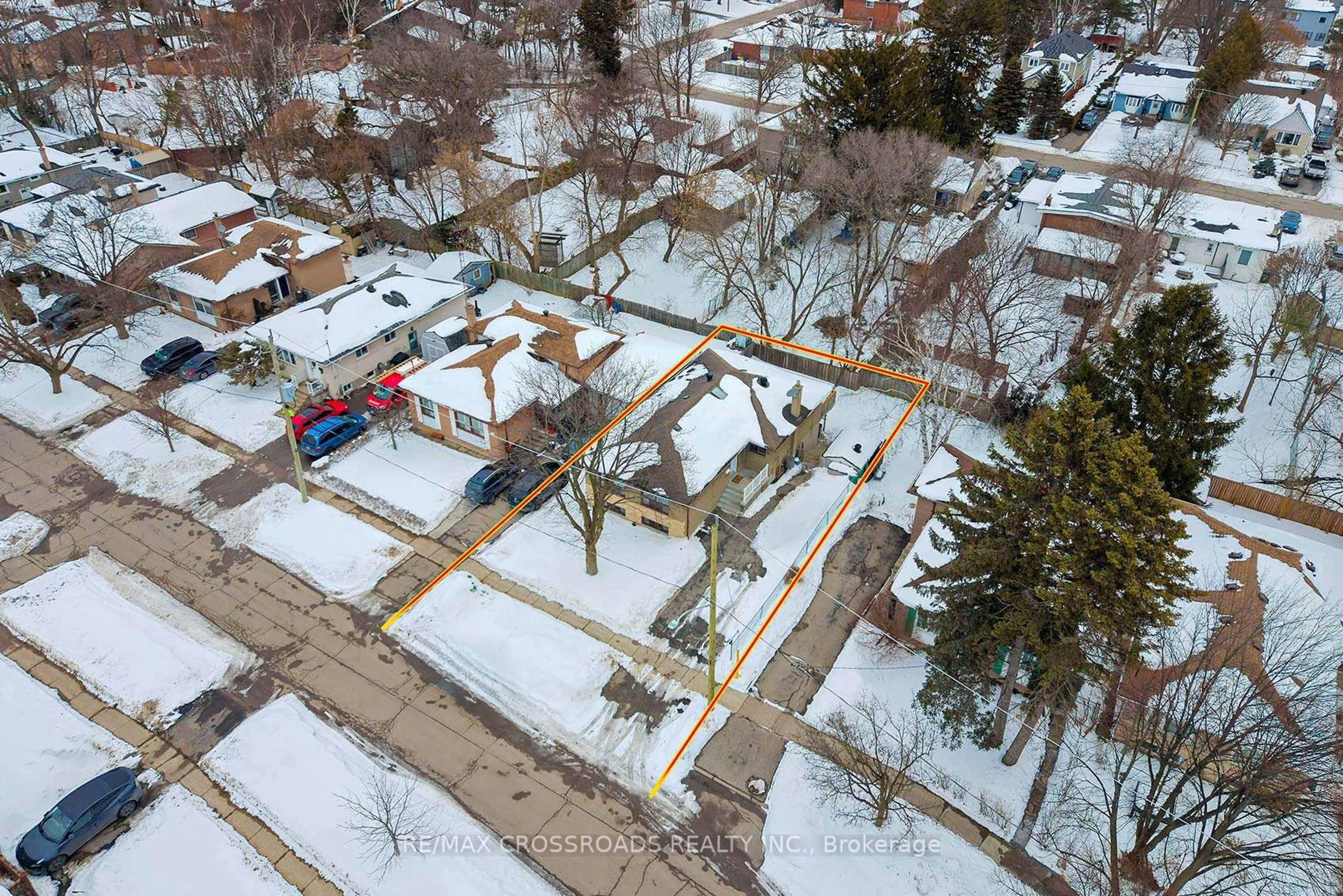 A pic from outside/outdoor area/front of a property/back of a property/a pic from drone, street for 11 Brightside Dr, Toronto Ontario M1E 3Y8