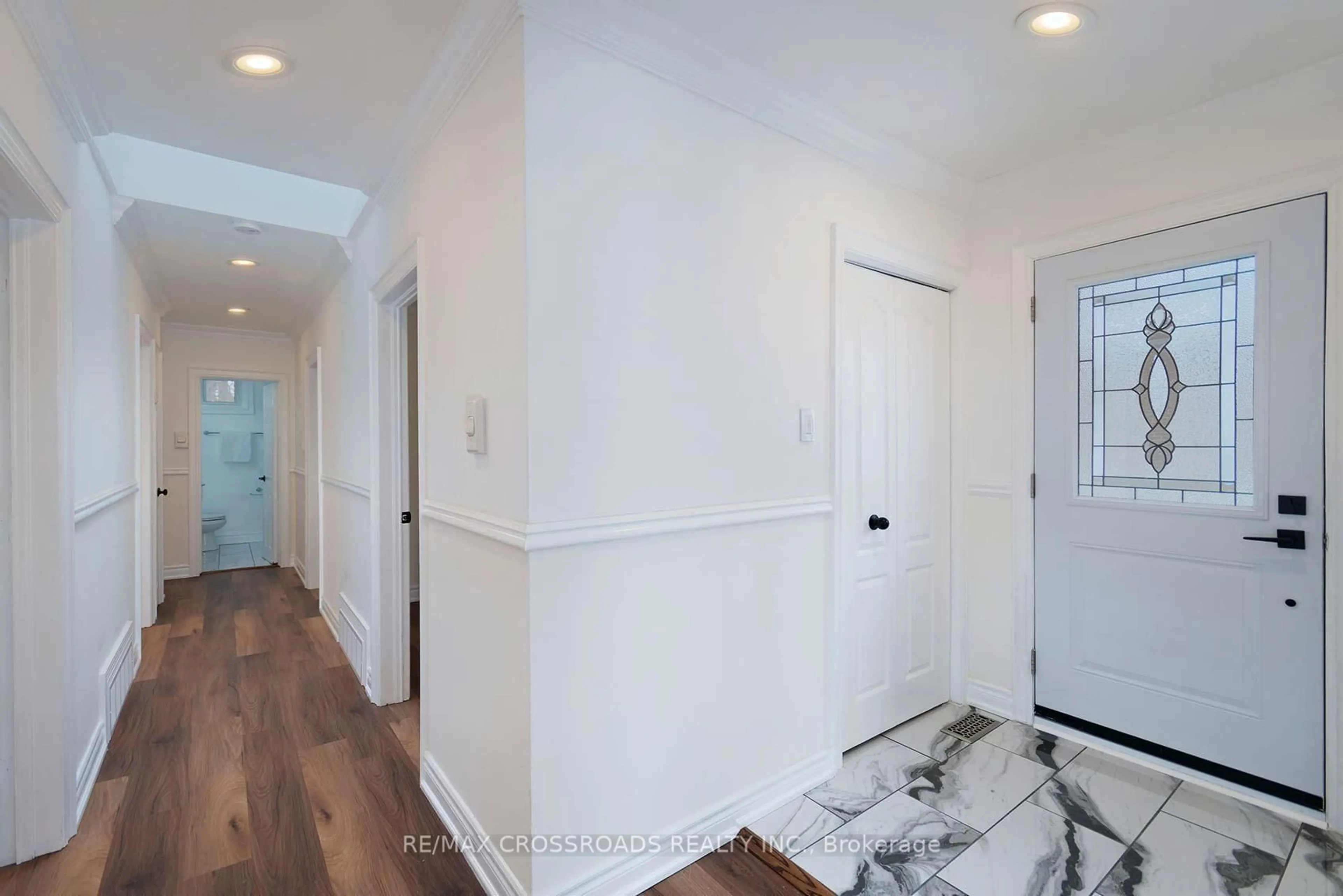 Indoor entryway for 11 Brightside Dr, Toronto Ontario M1E 3Y8