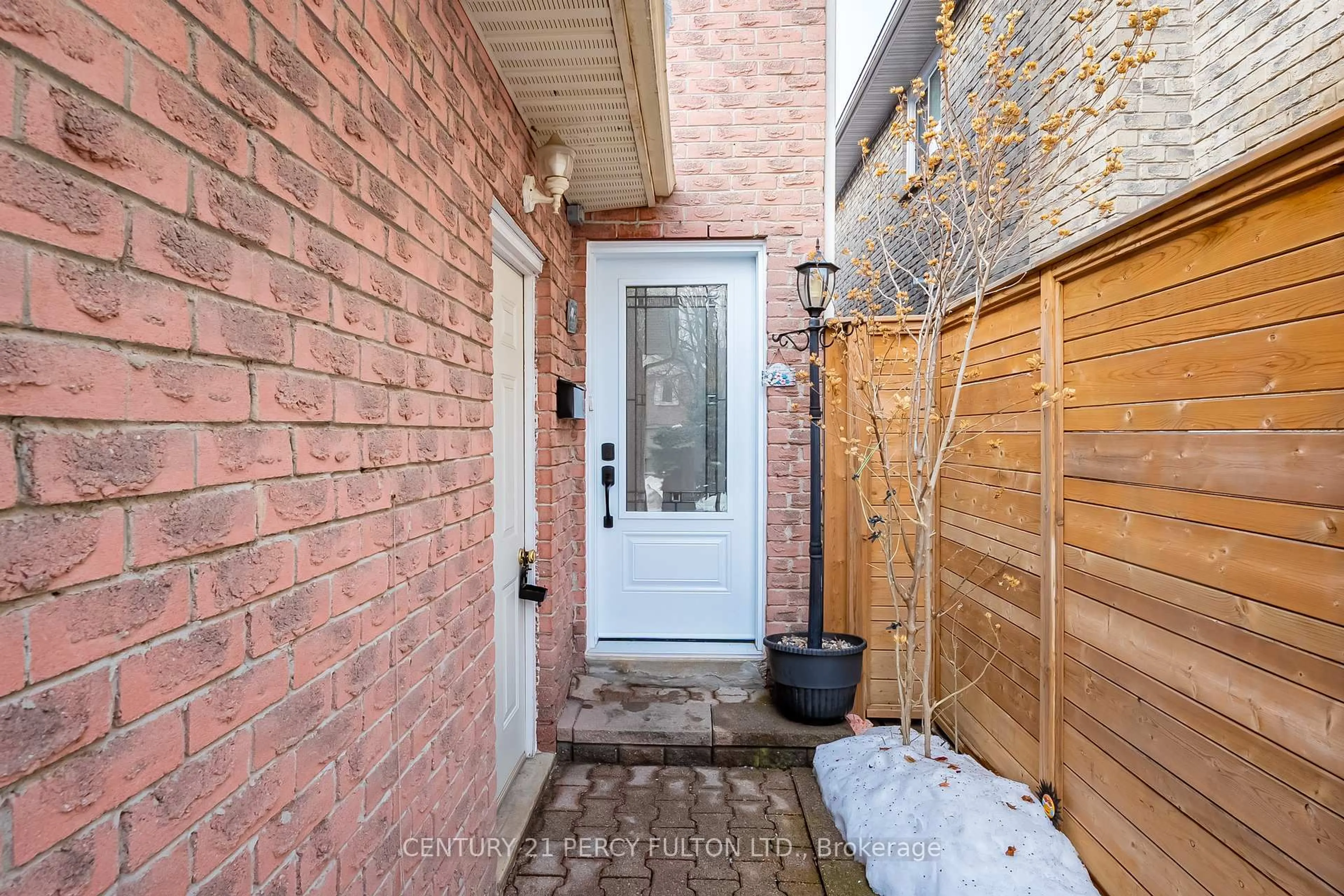 Unknown for 708 Abingdon Crt, Pickering Ontario L1W 3M7