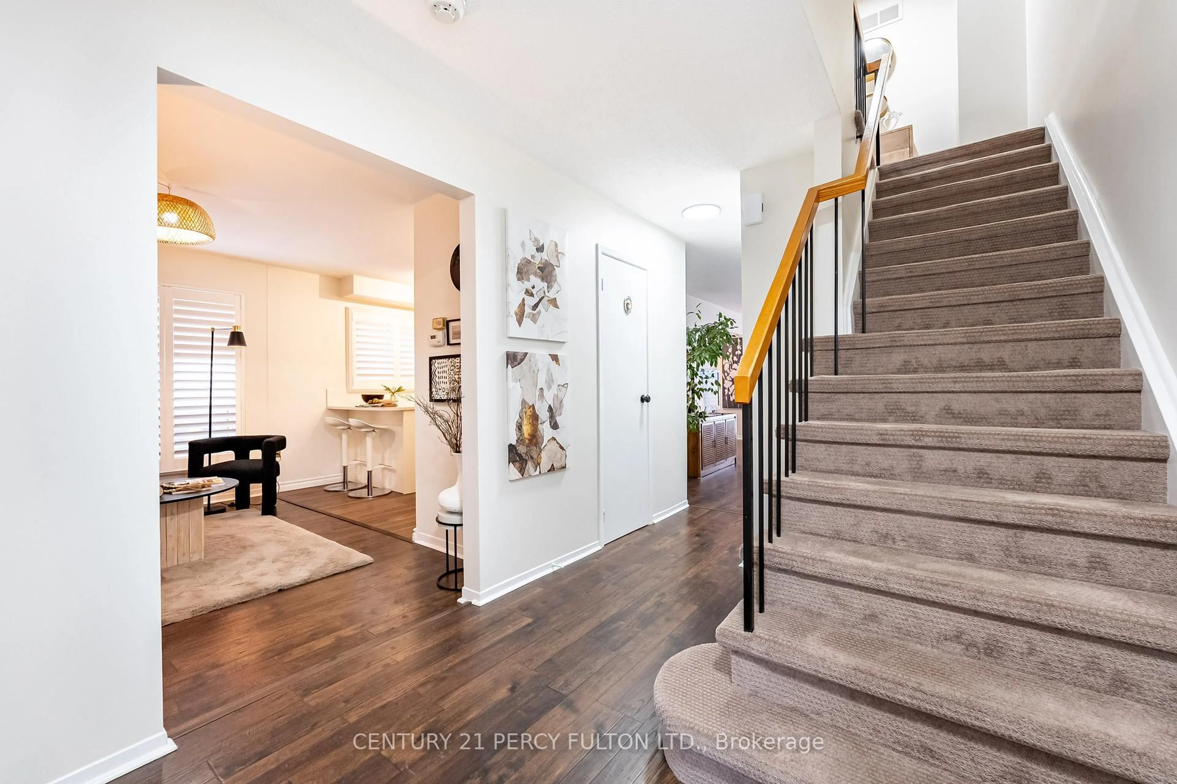 Indoor entryway for 708 Abingdon Crt, Pickering Ontario L1W 3M7