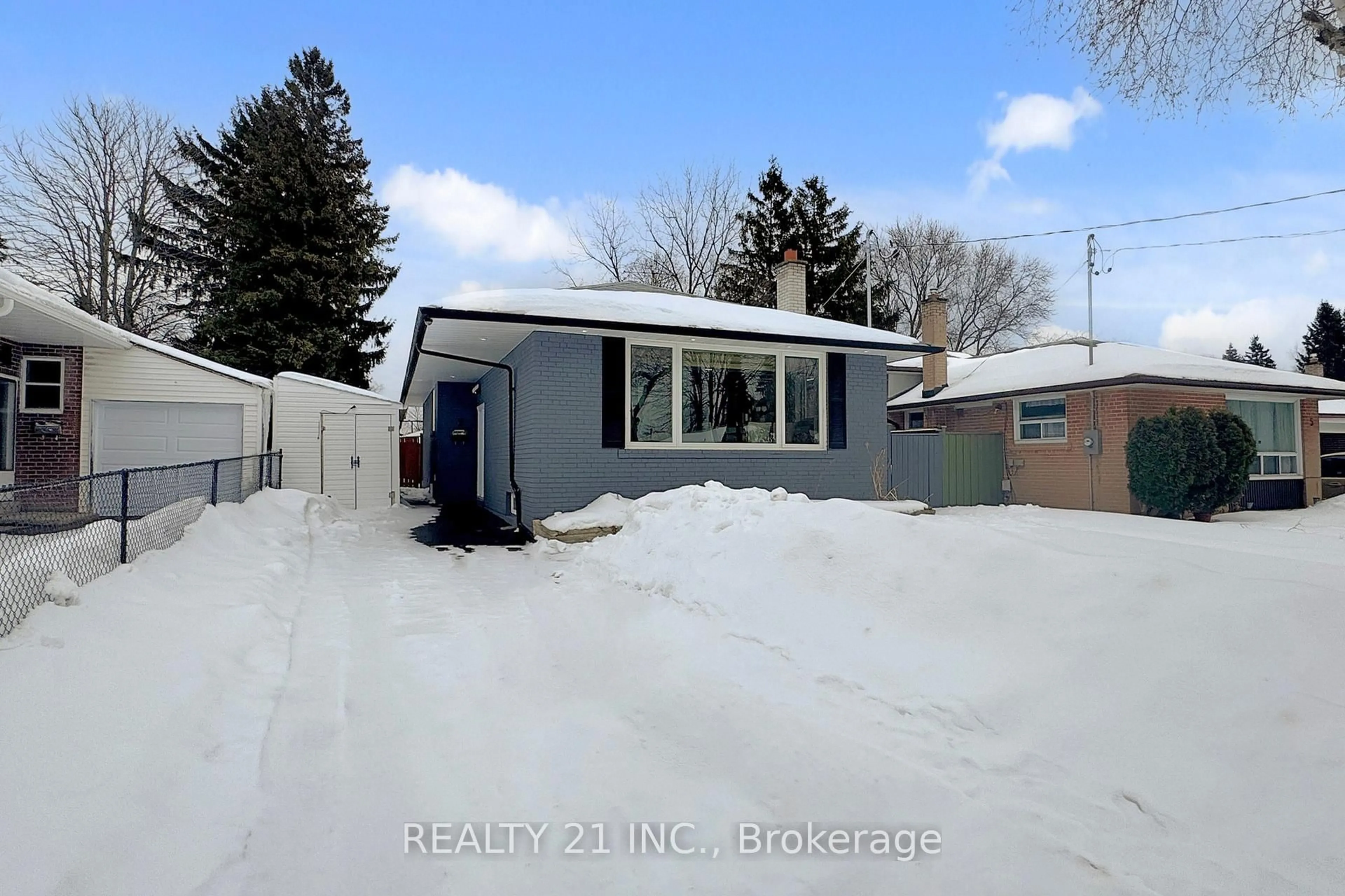 A pic from outside/outdoor area/front of a property/back of a property/a pic from drone, street for 7 Stoney Creek Dr, Toronto Ontario M1E 3L2