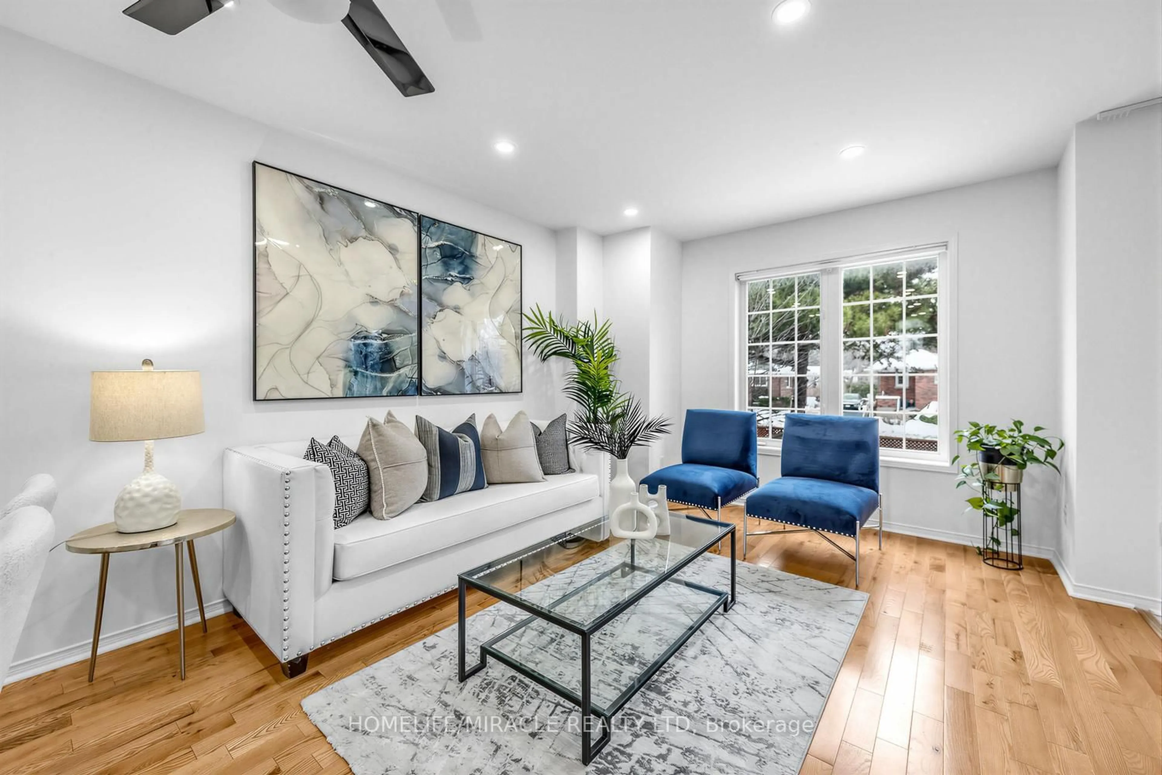 Living room with furniture, unknown for 133 Stokely Cres, Whitby Ontario L1N 9S9