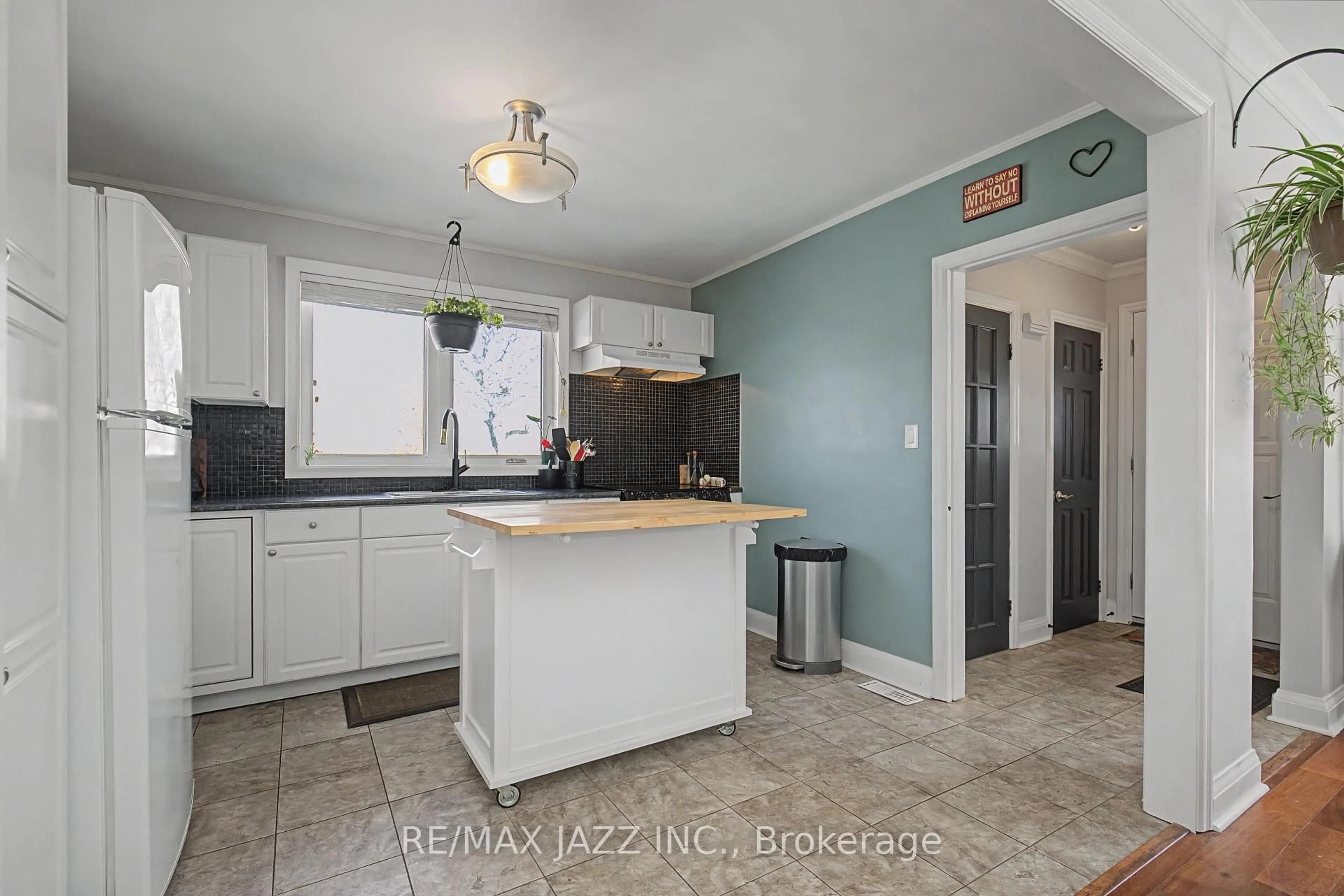 Unknown for 348 Cadillac Ave, Oshawa Ontario L1H 6A2