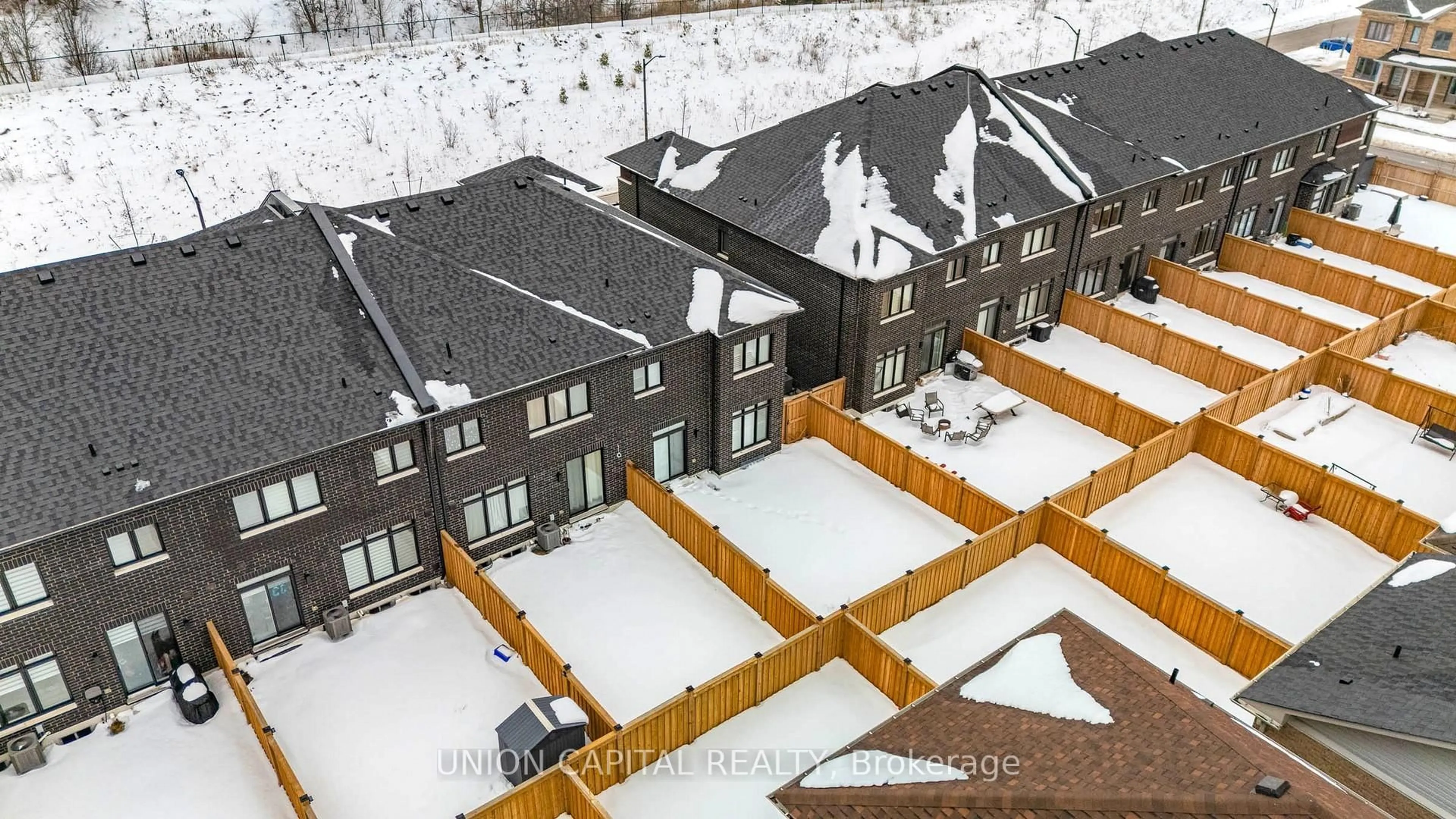 A pic from outside/outdoor area/front of a property/back of a property/a pic from drone, unknown for 158 Ogston Cres, Whitby Ontario L1P 0H3