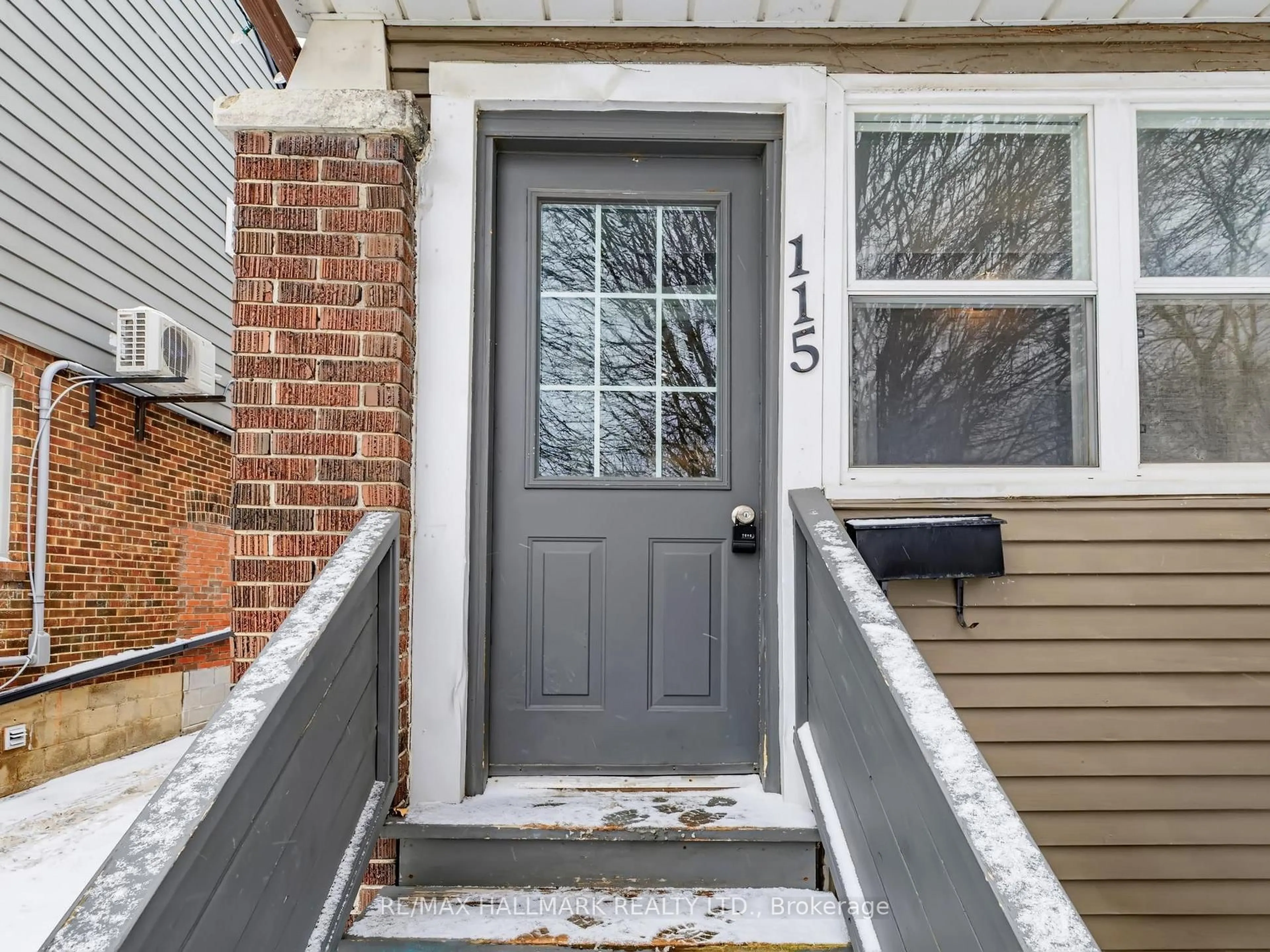 Indoor entryway for 115 Hiltz Ave, Toronto Ontario M4L 2N7