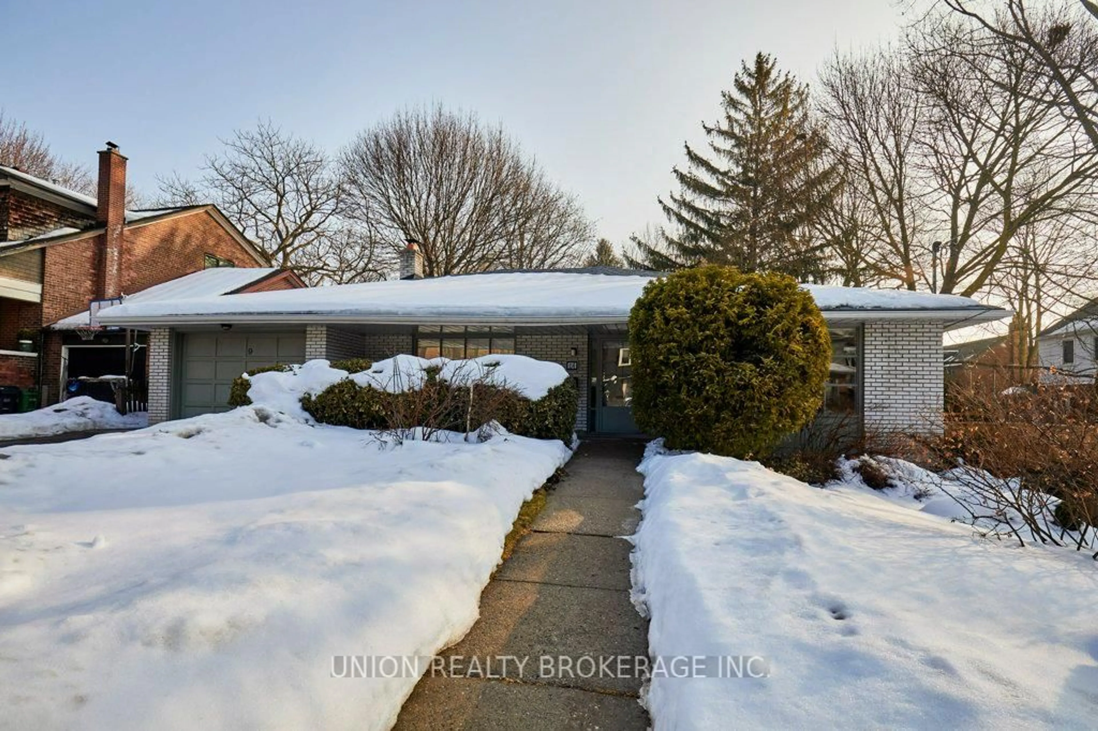 A pic from outside/outdoor area/front of a property/back of a property/a pic from drone, street for 9 Birchcliff Ave, Toronto Ontario M1N 3C5