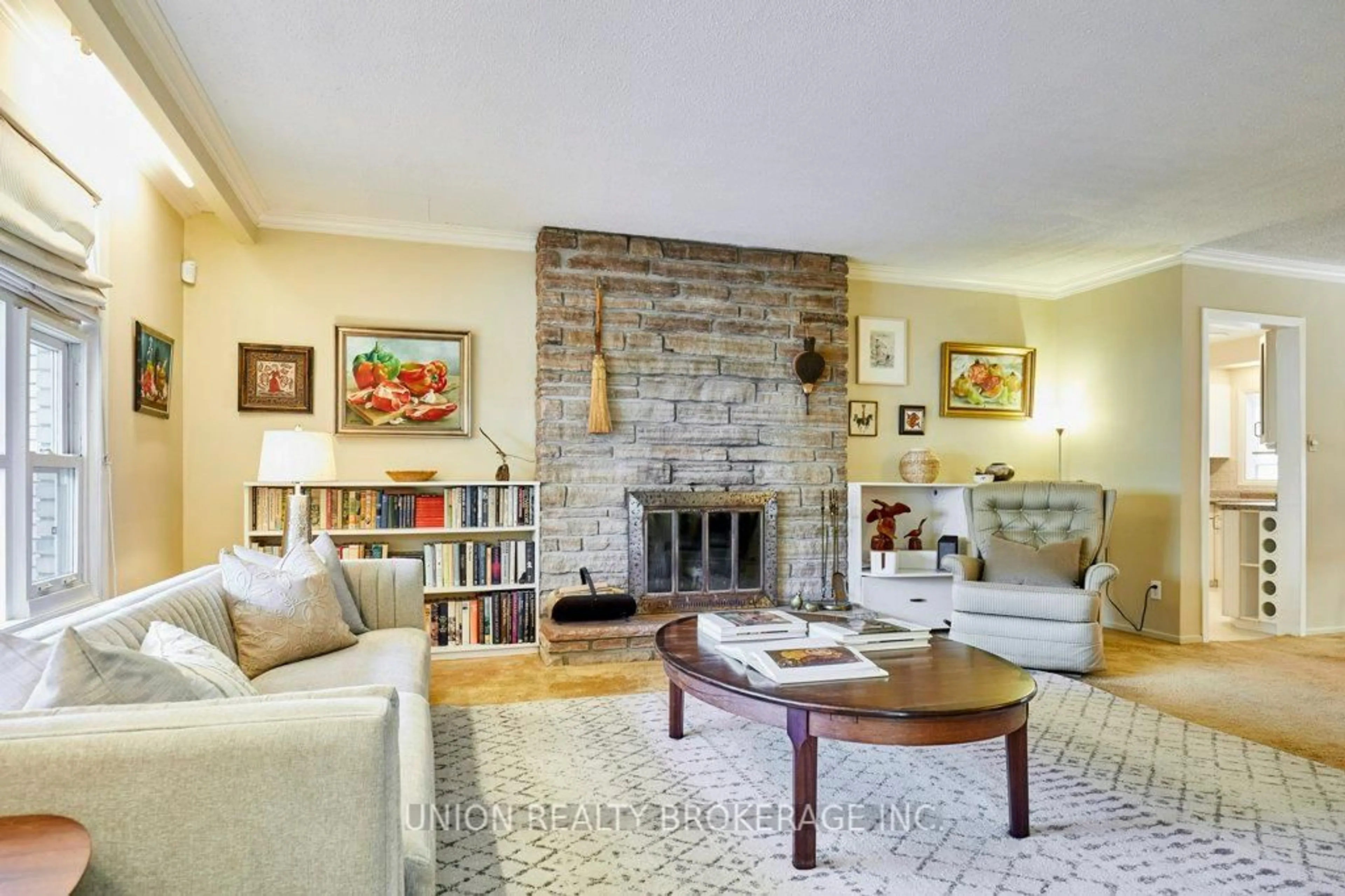 Living room with furniture, unknown for 9 Birchcliff Ave, Toronto Ontario M1N 3C5