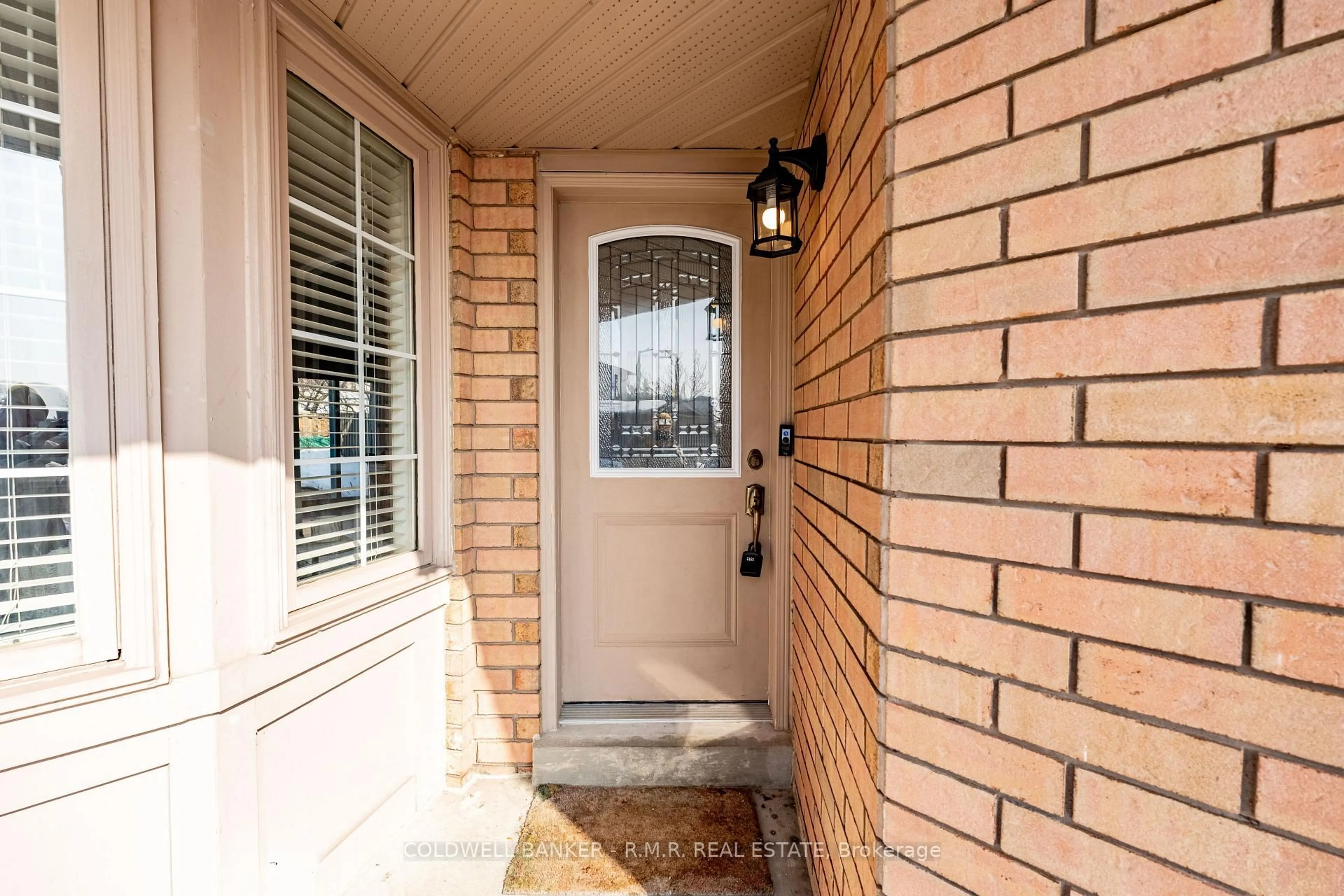 Unknown for 15 Greengrove Way, Whitby Ontario L1R 2N4